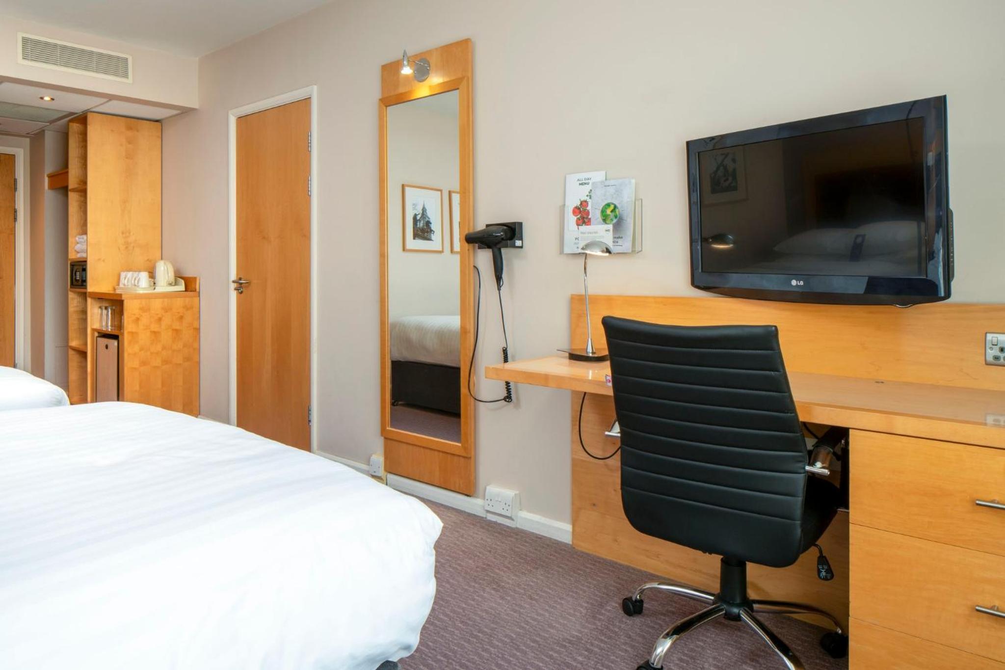 Standard Double Room with Two Double Beds - Photo 23
