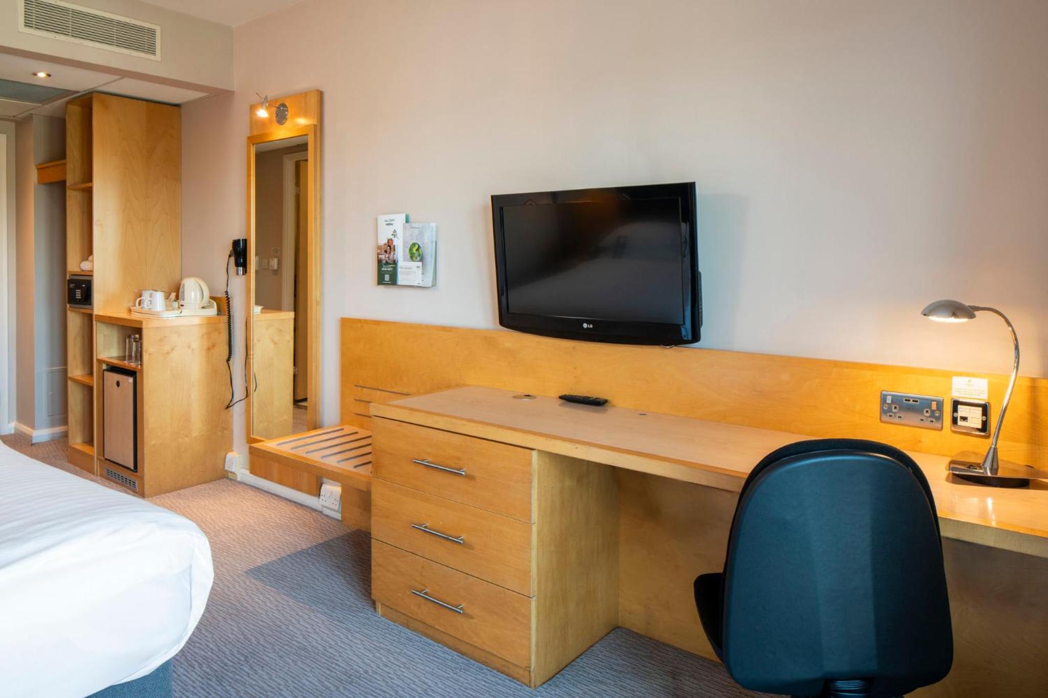 Standard Queen Room - Photo 24