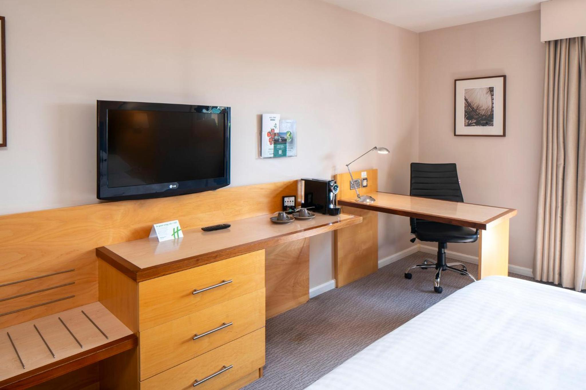 Premium King Room with Balcony and Canal View - Photo 20