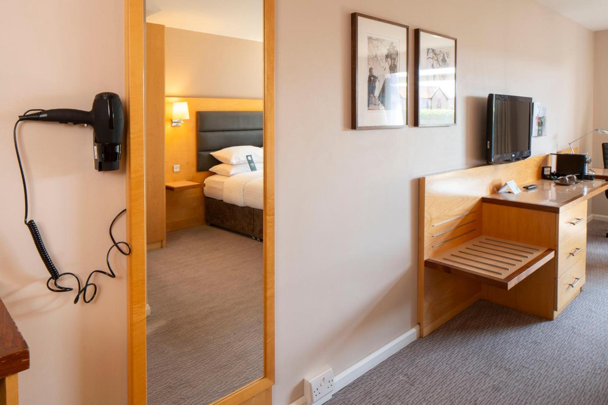 Premium King Room with Balcony and Canal View - Photo 24