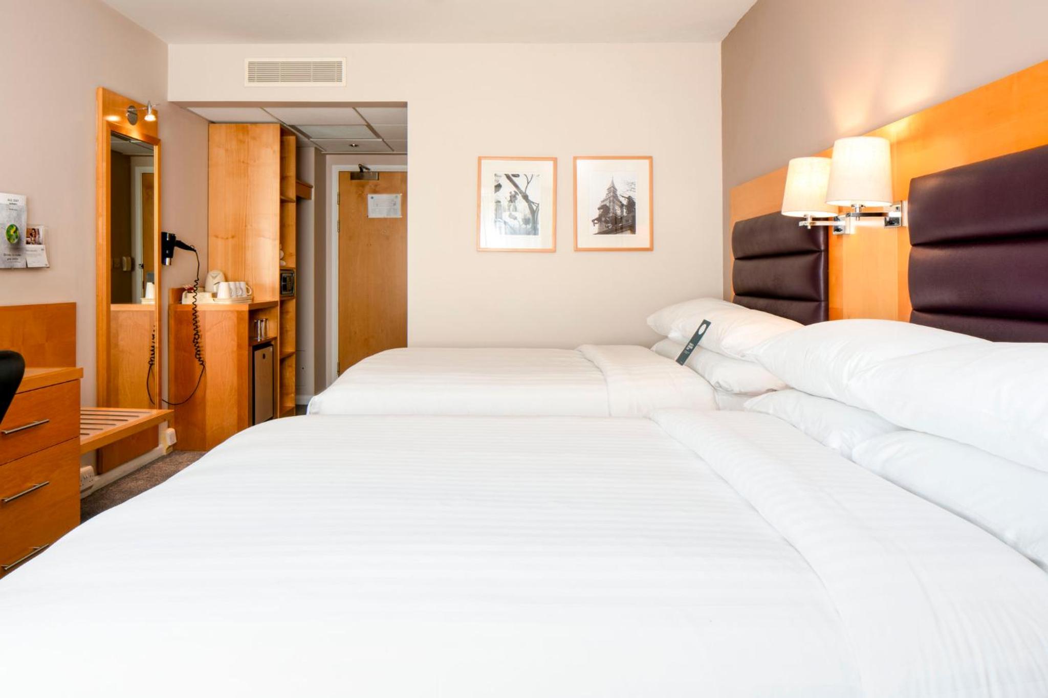 Standard Double Room with Two Double Beds - Photo 18