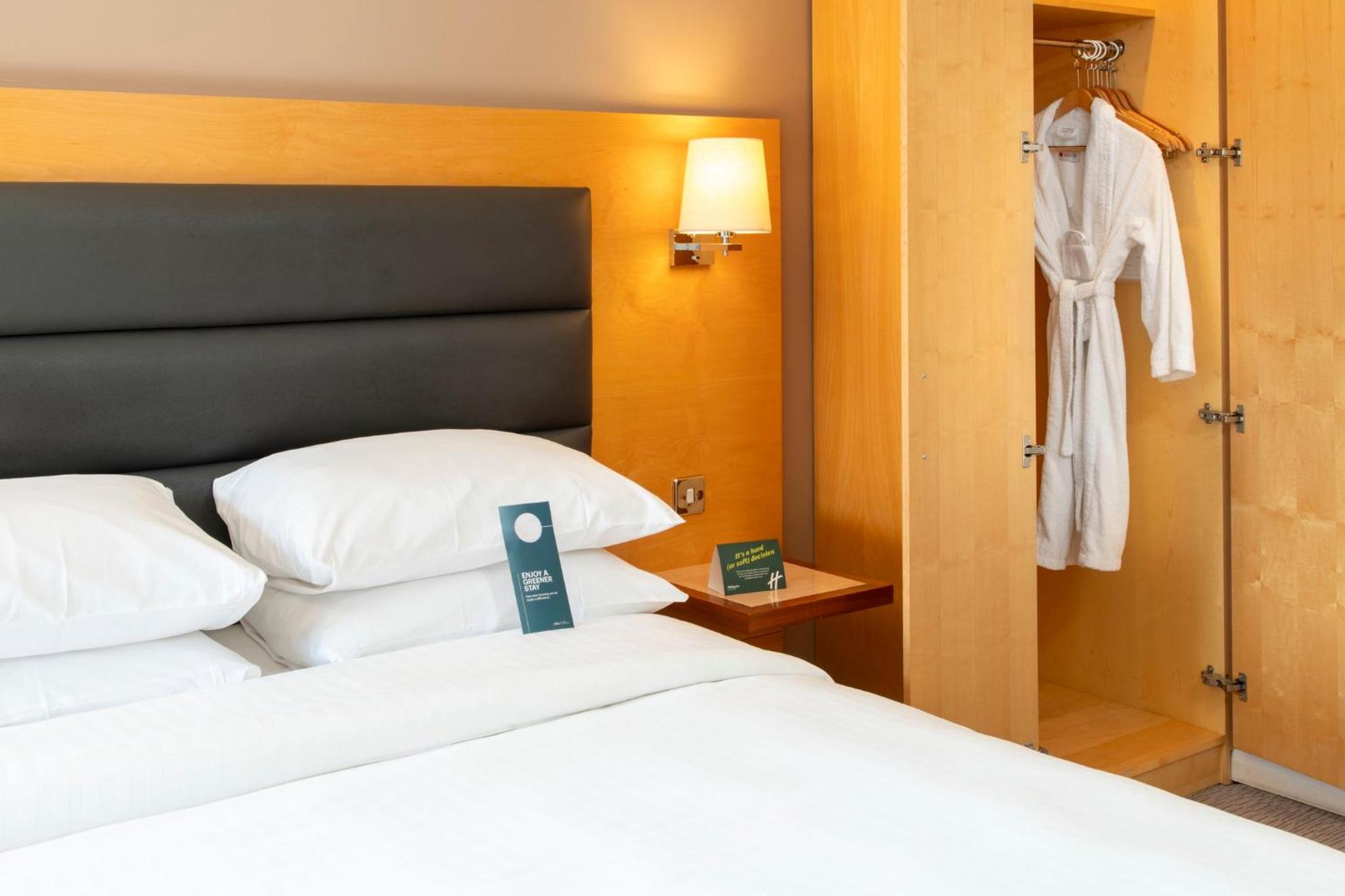 Premium King Room with Balcony and Canal View - Photo 18