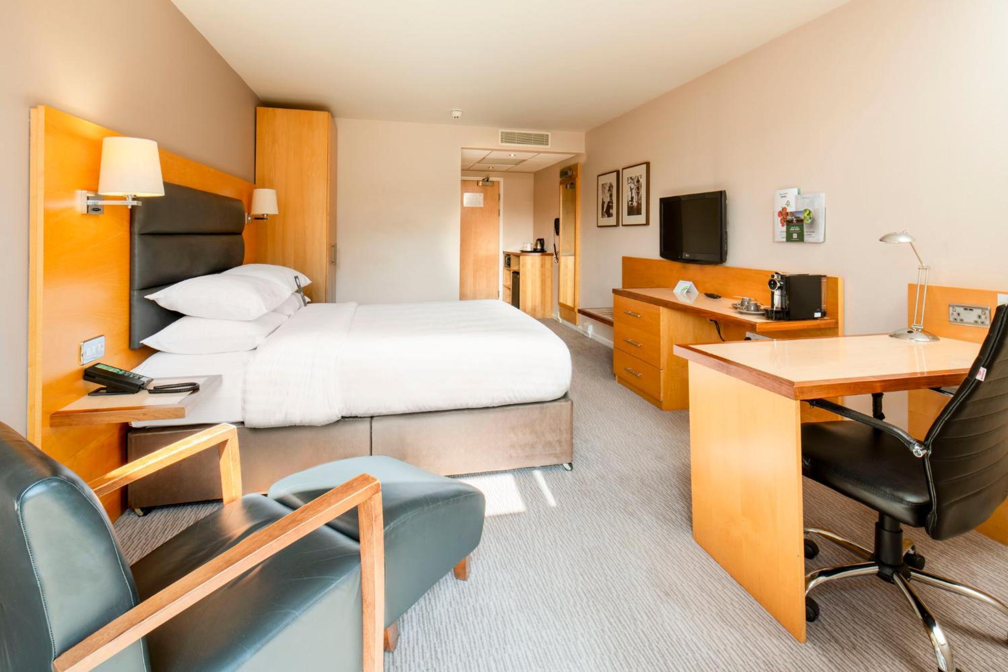 Premium King Room with Balcony and Canal View - Photo 25