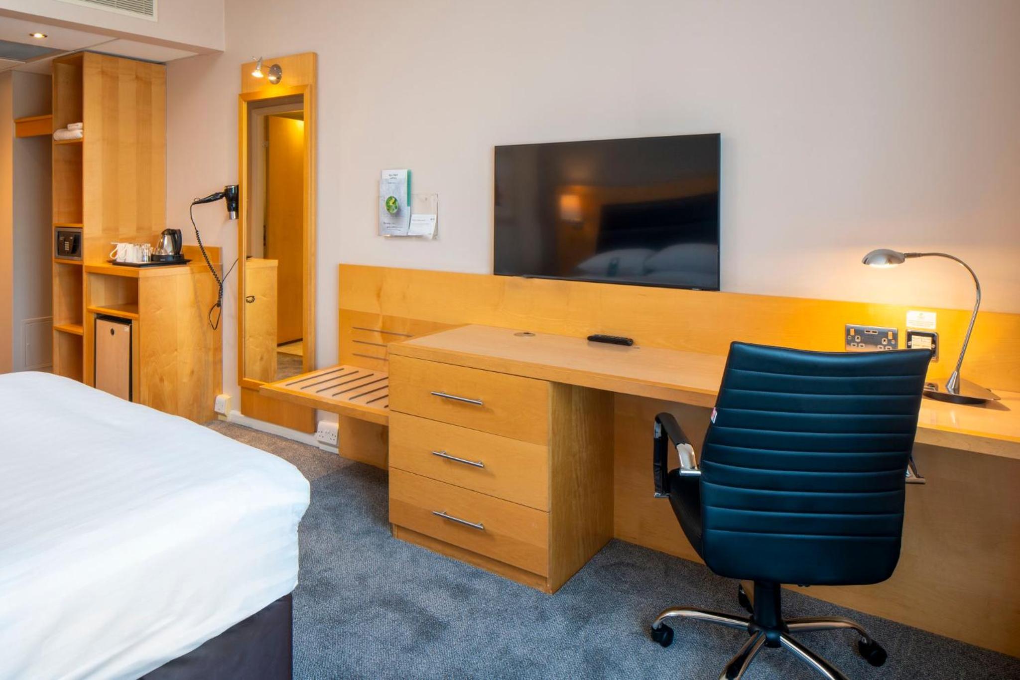 Standard Double Room with Two Double Beds - Photo 15