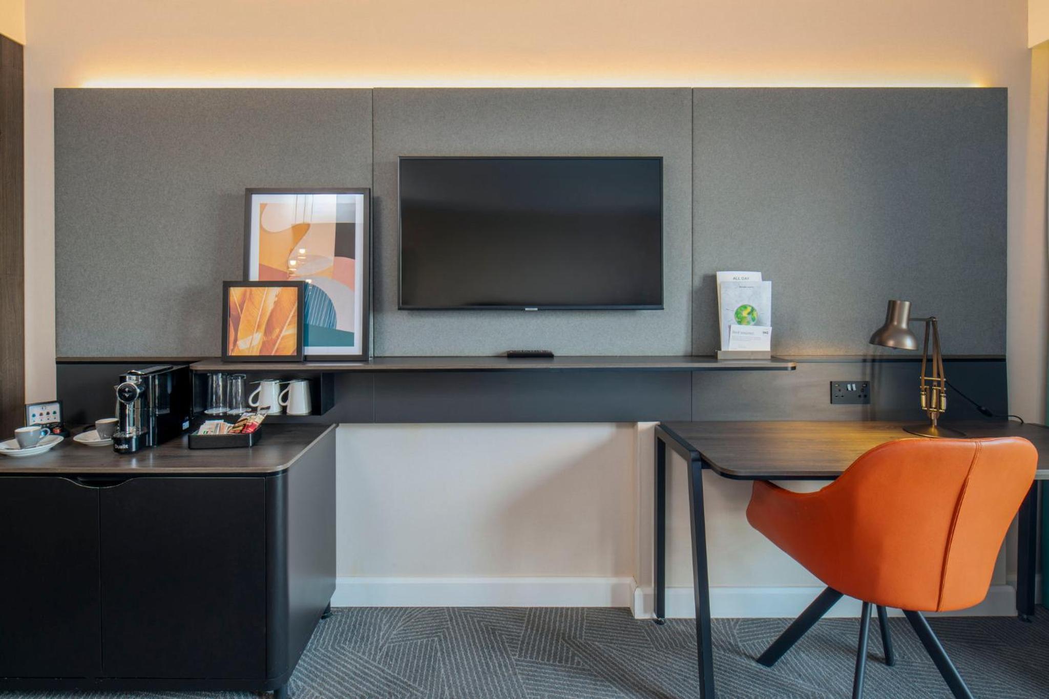 Premium King Room with Balcony and Canal View - Photo 23