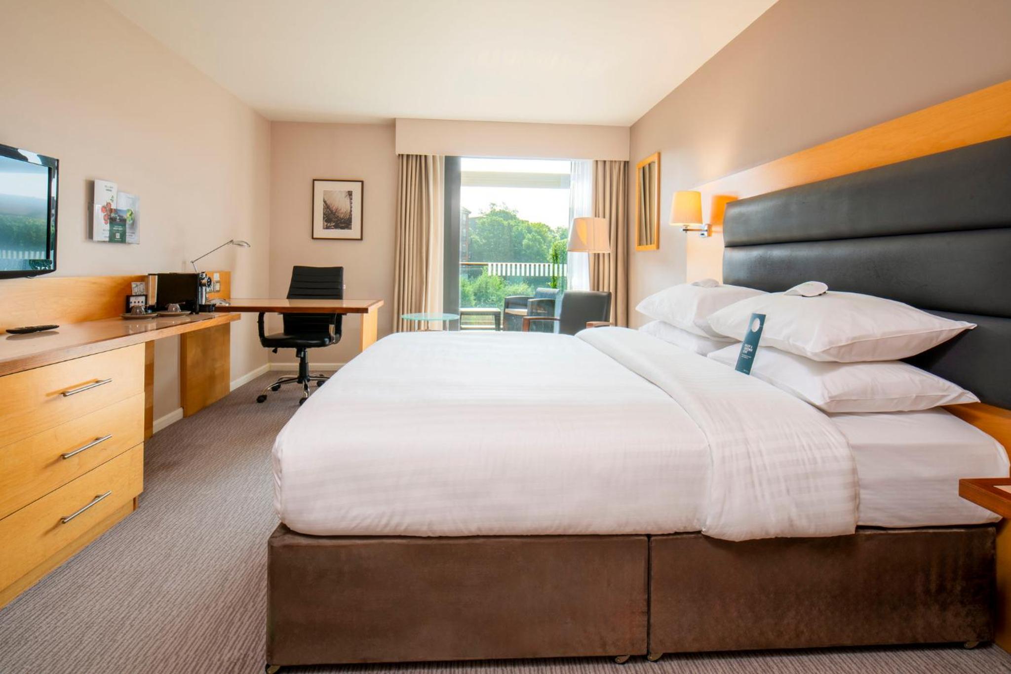 Premium King Room with Balcony and Canal View - Photo 13