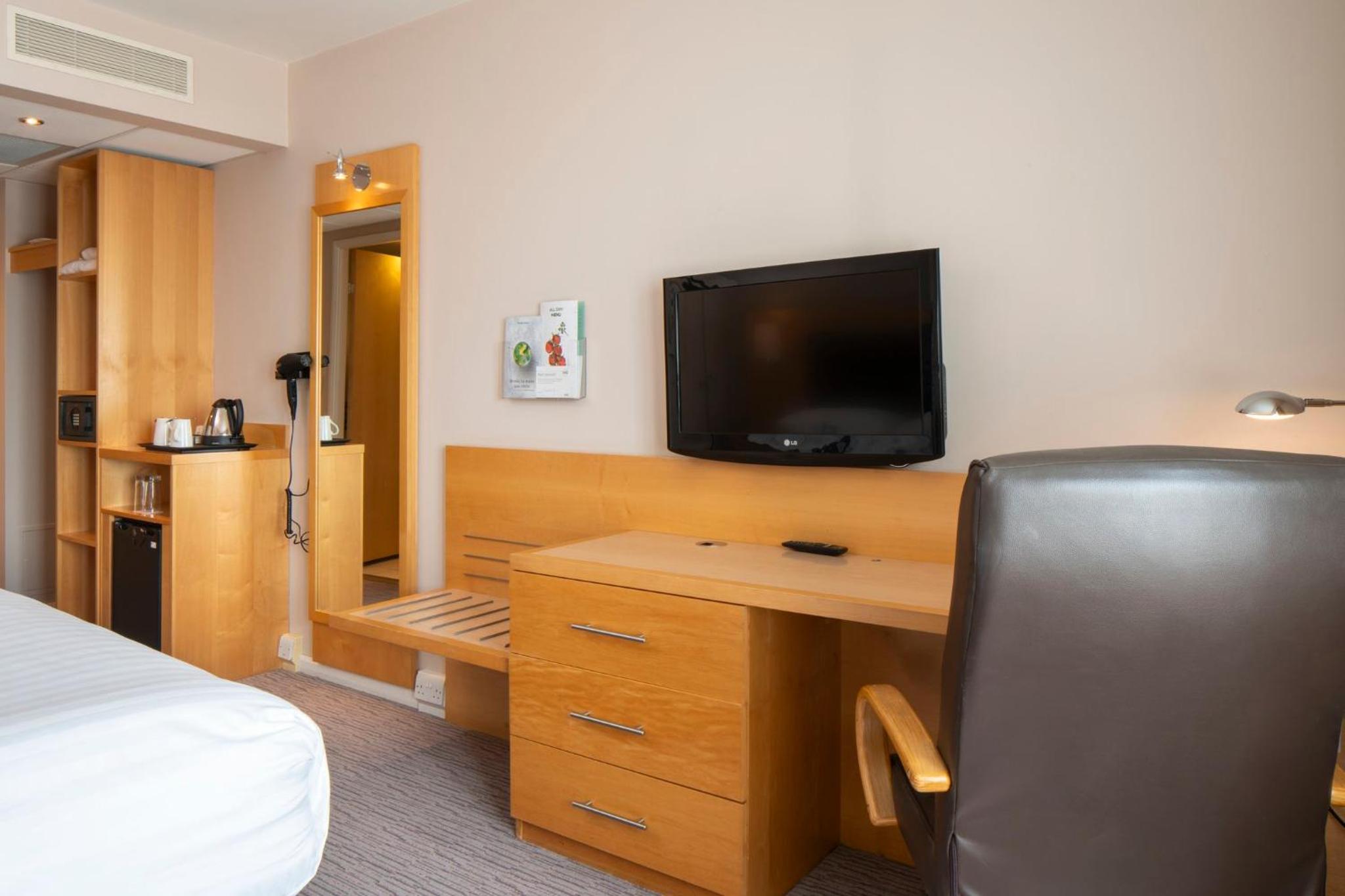 Standard Double Room with Two Double Beds - Photo 14