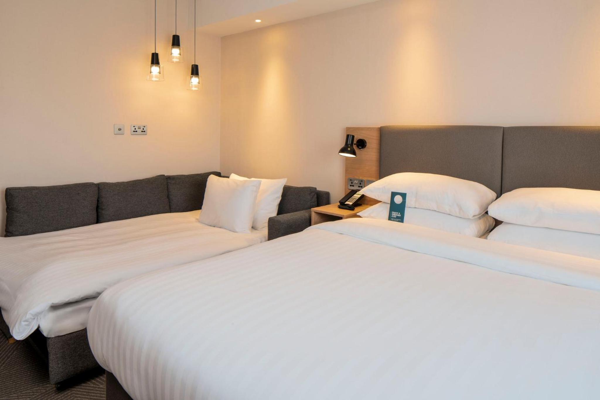 Standard Queen Room with Sofa Bed - Non-Smoking - Photo 21