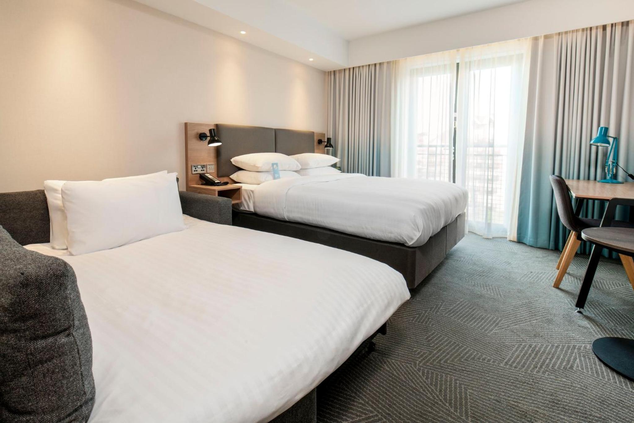 Standard Queen Room with Sofa Bed - Non-Smoking - Photo 11