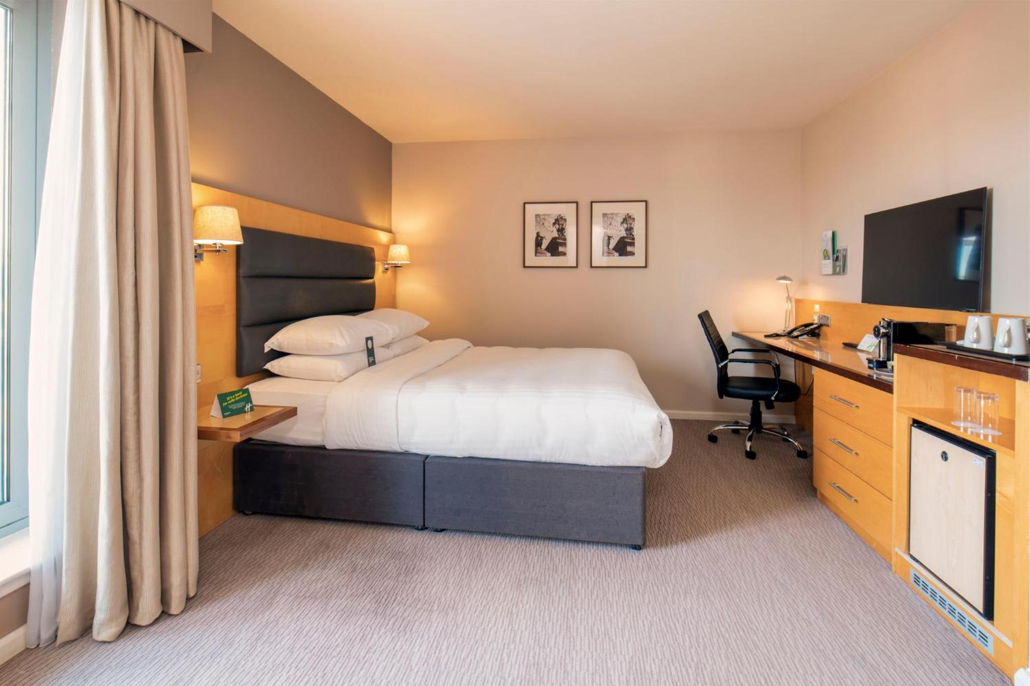 Standard Queen Room - Photo 10