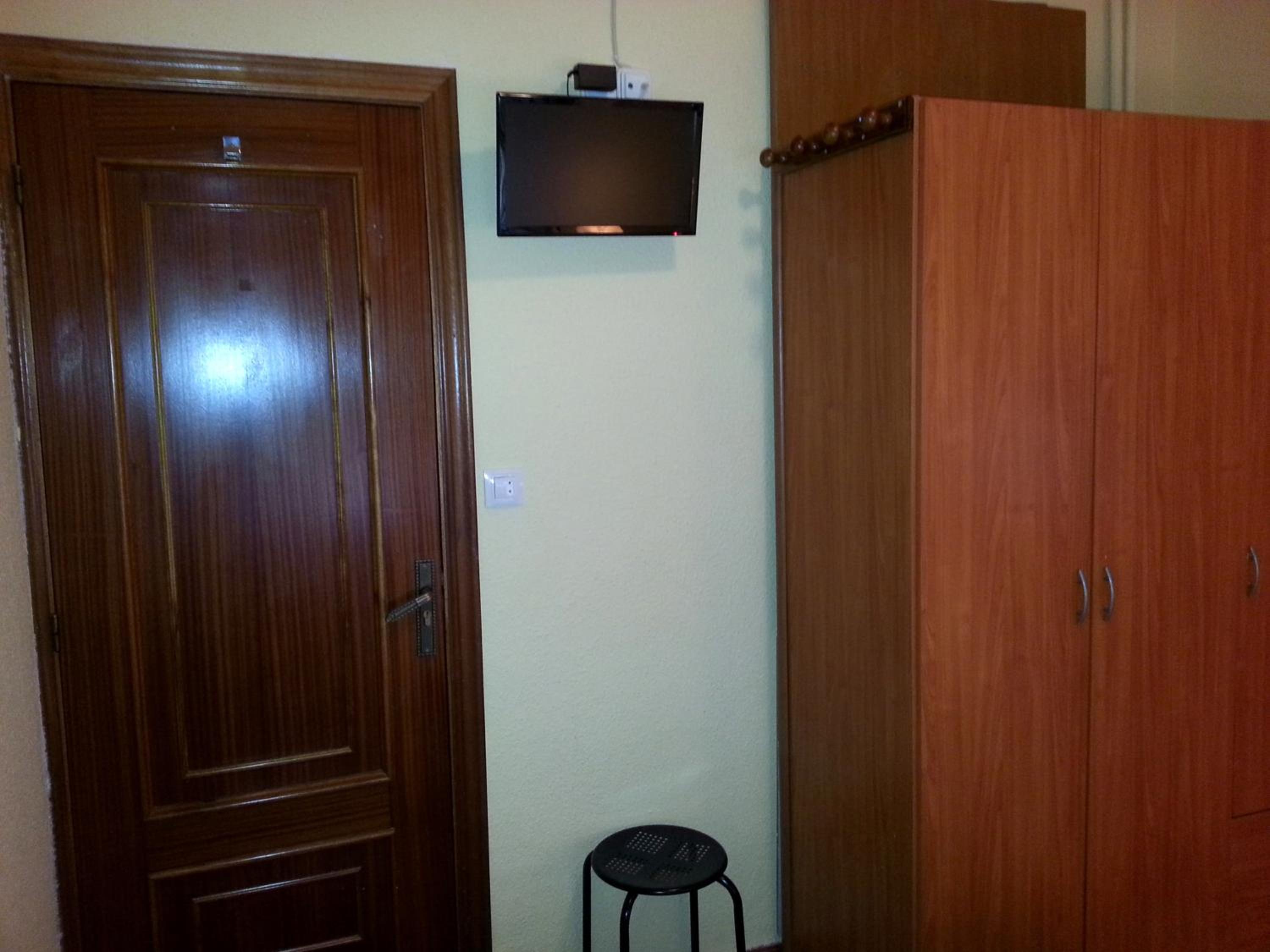 Single Room with Shared Bathroom photo 3