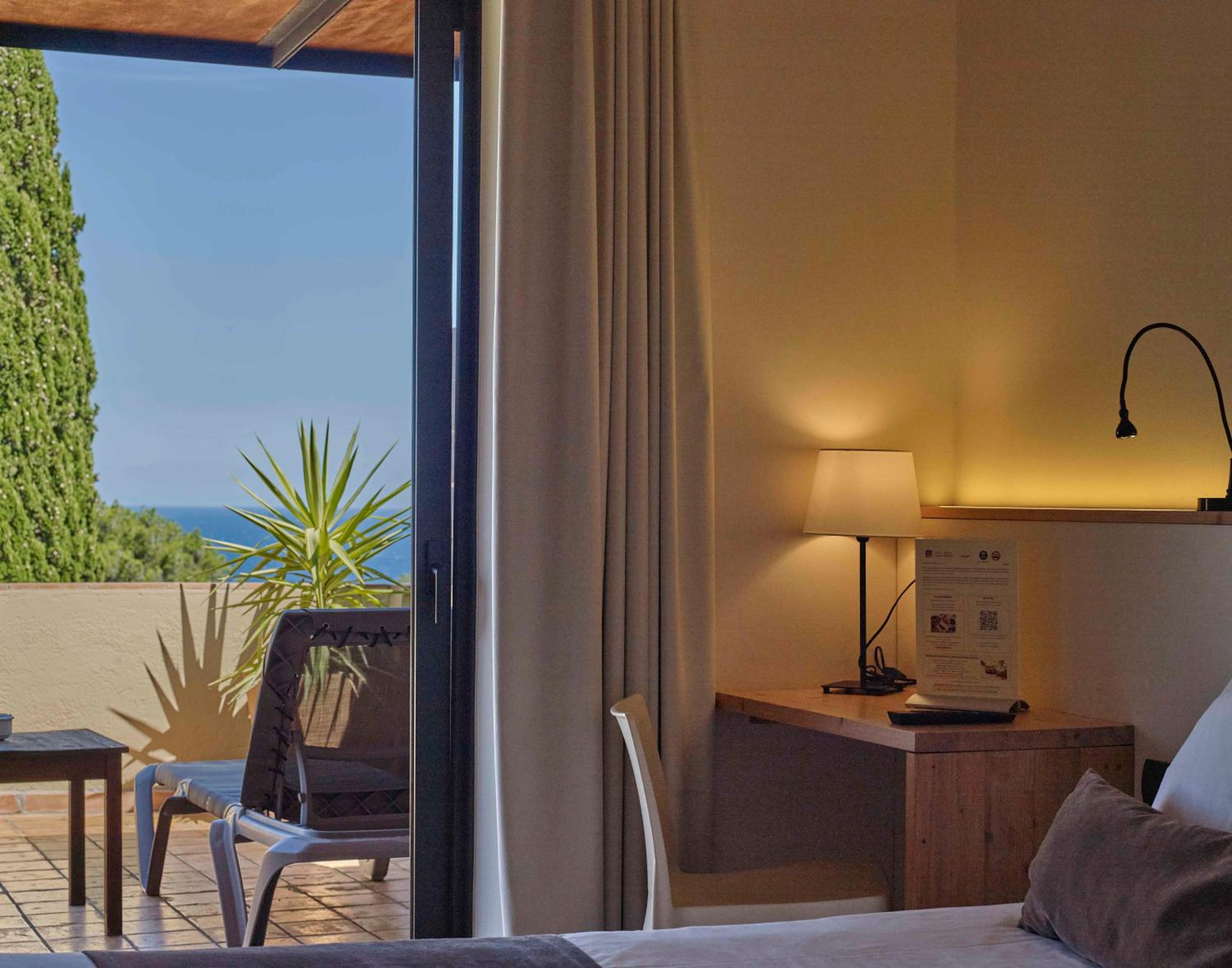 Deluxe Double Room with large Terrace and Sea View photo 3