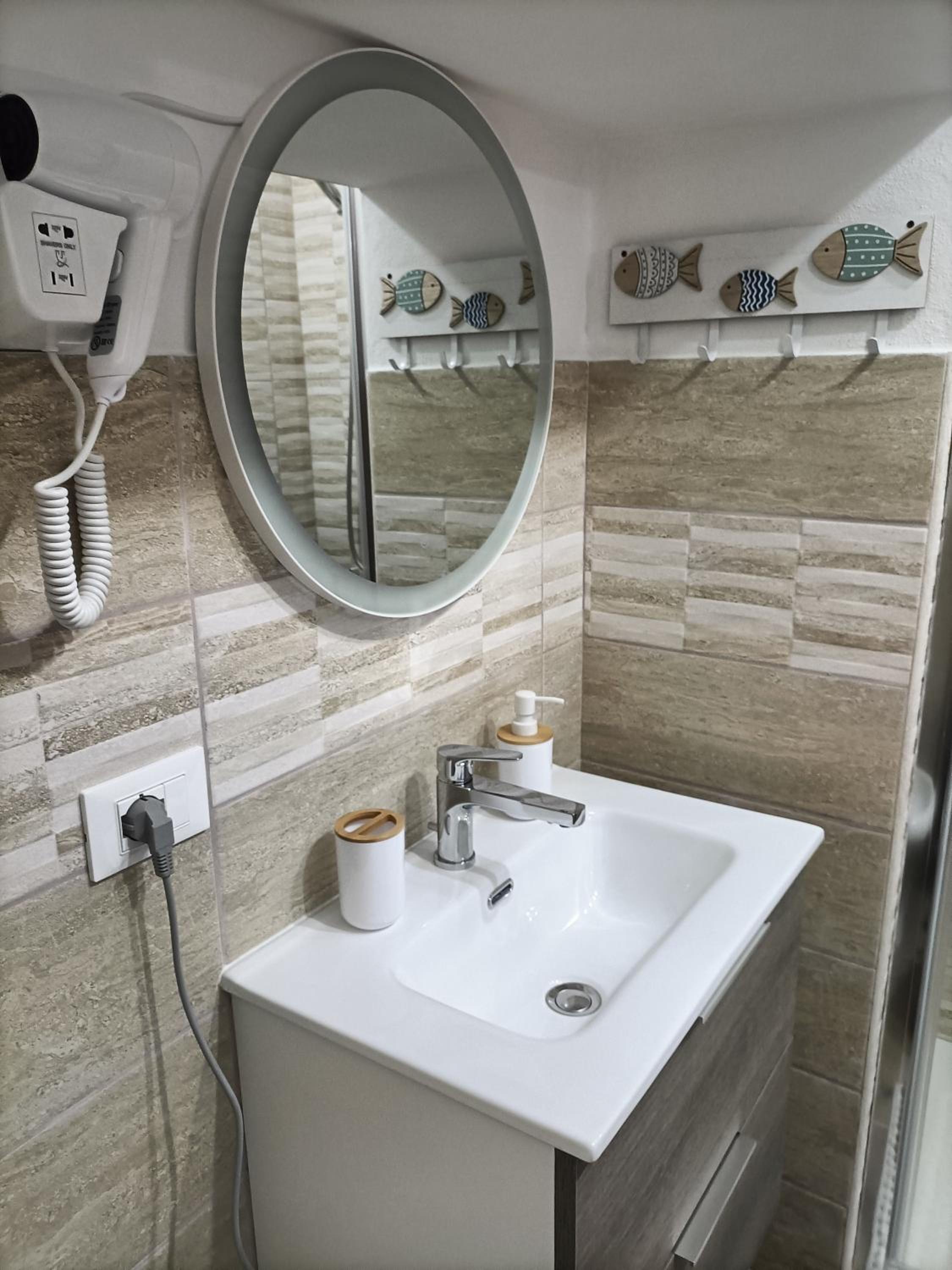 Double Room - Photo 8