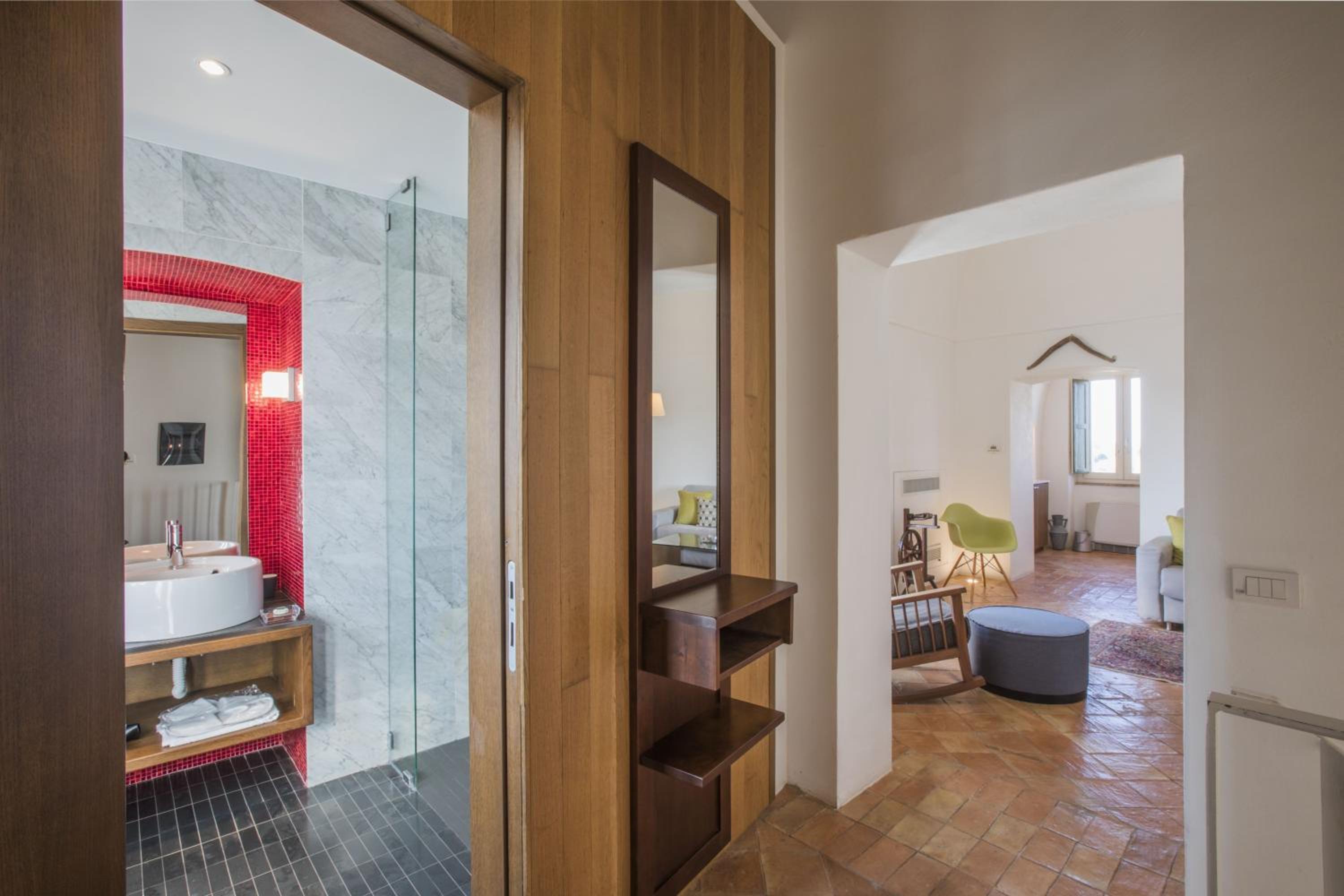 King Suite with Pool View - Photo 5