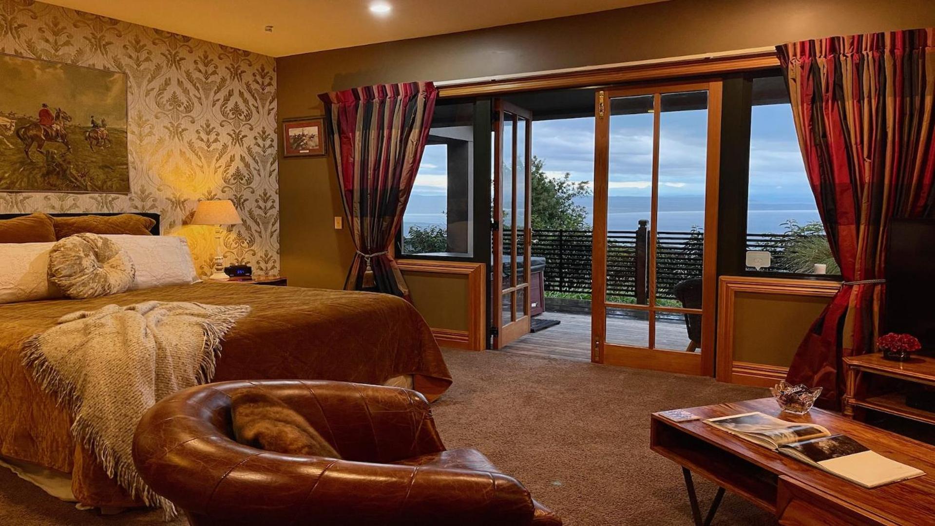 Suite with Lake View photo 1