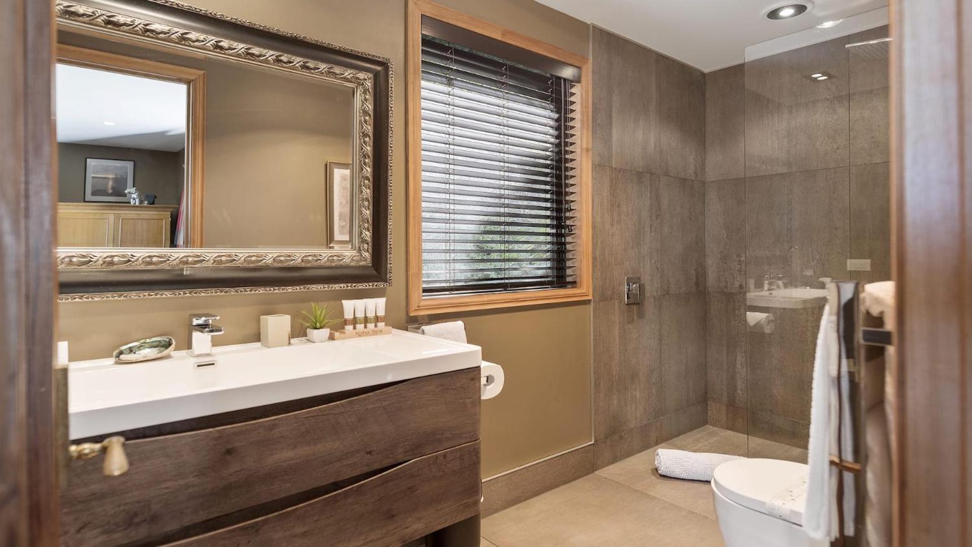 Suite with Lake View photo 3