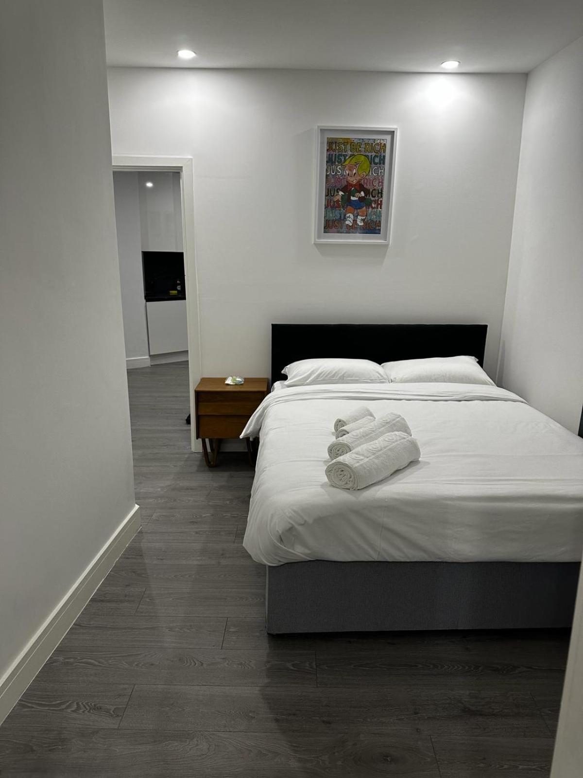 One-Bedroom Apartment photo 1