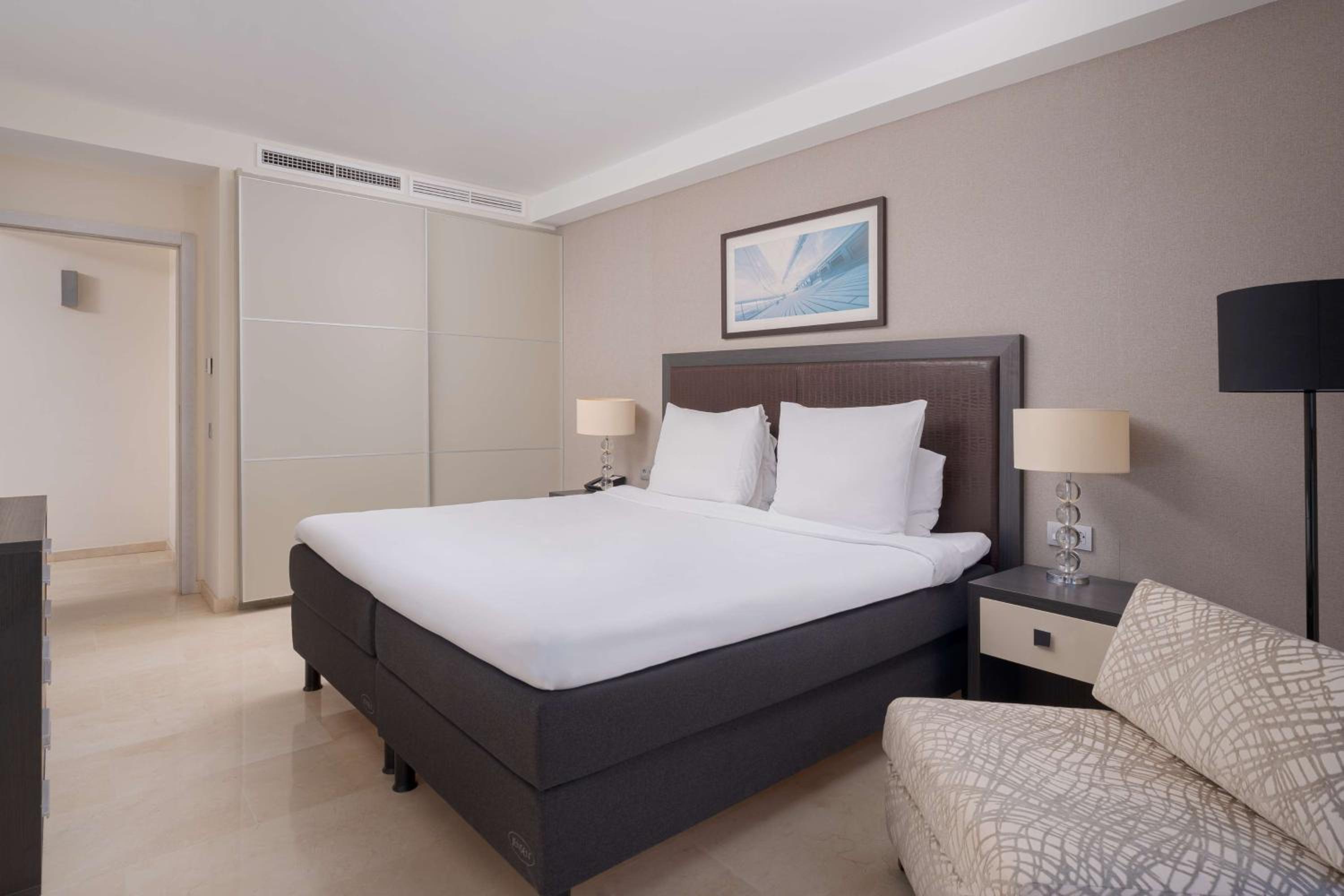 Suite- 1 Bedroom & Sea View