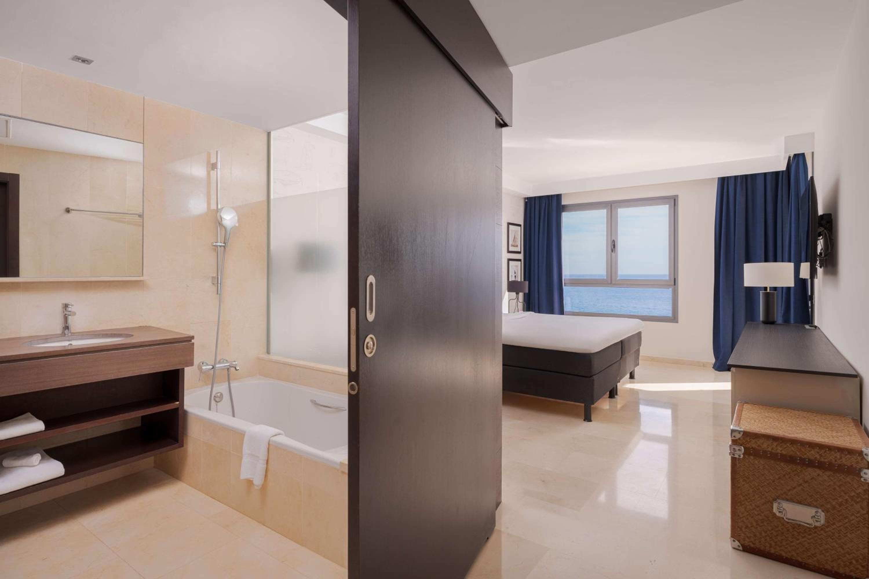 Premium Suite- 3 Bedroom & Sea View