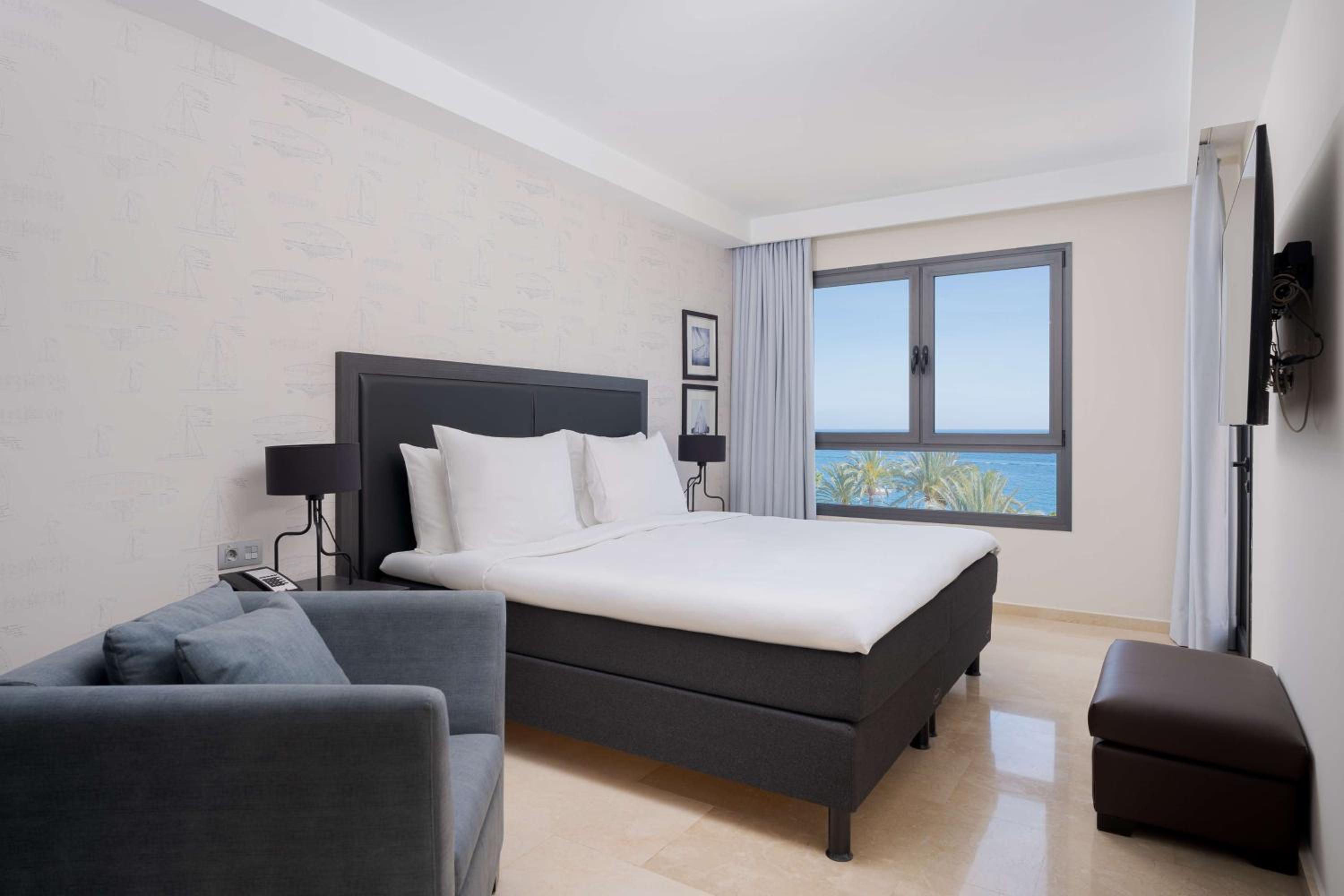 Suite- 2 Bedroom & Panoramic View thumbnail 6