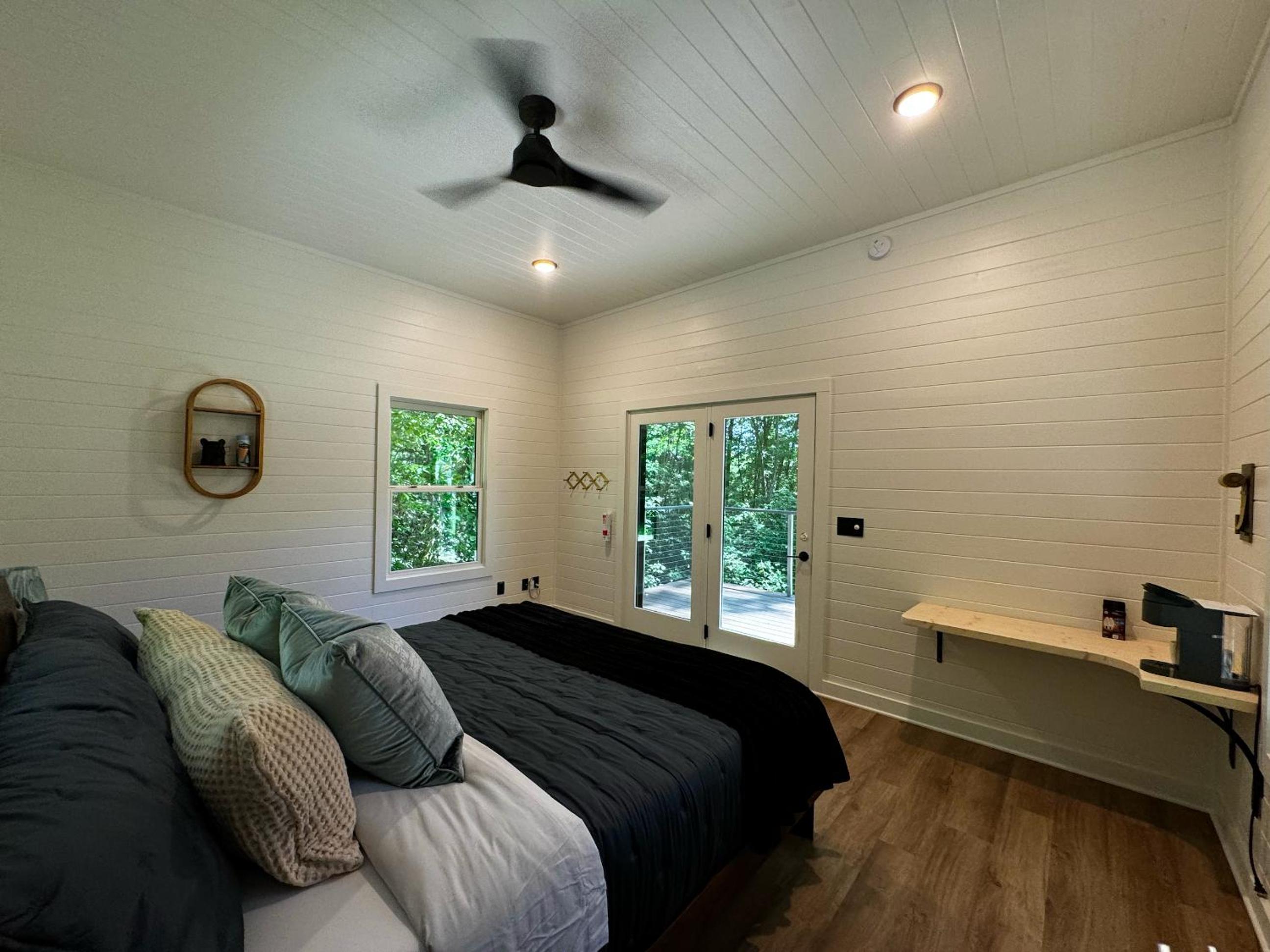 One-Bedroom House photo 3