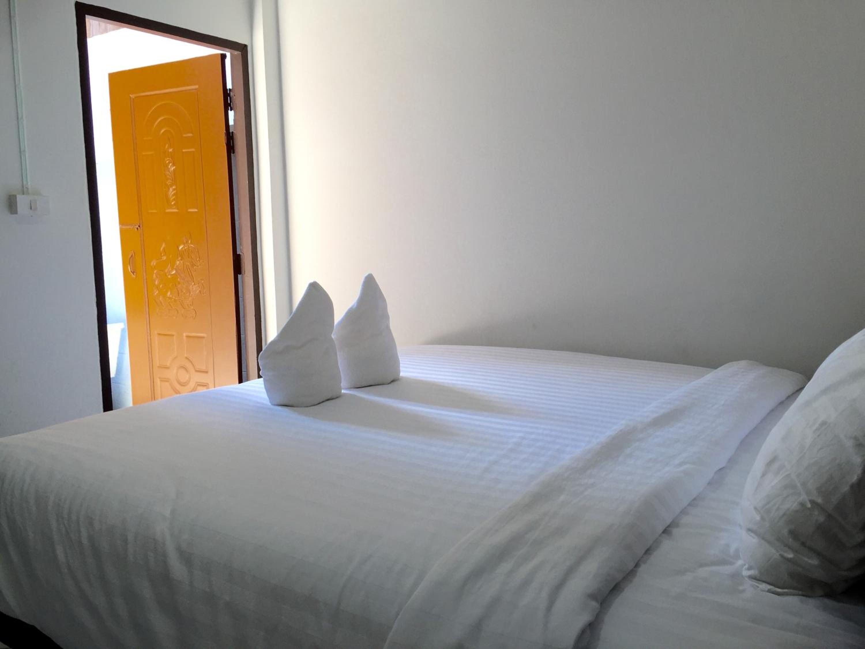 Budget Double Room with bathroom outside bedding unit photo 1