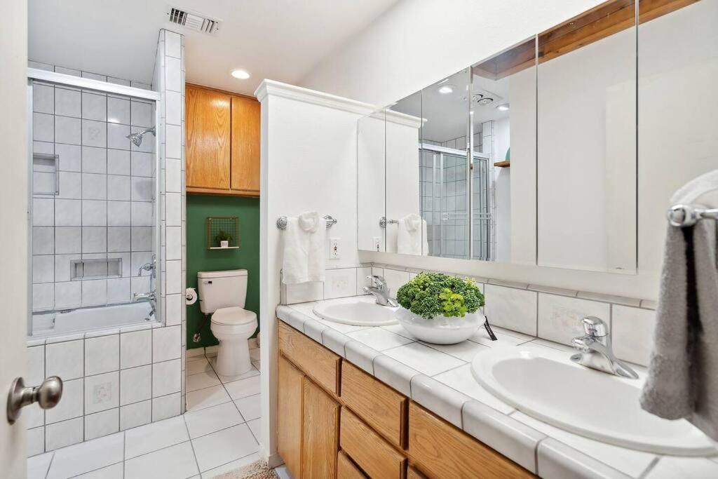 Four-Bedroom House photo 2