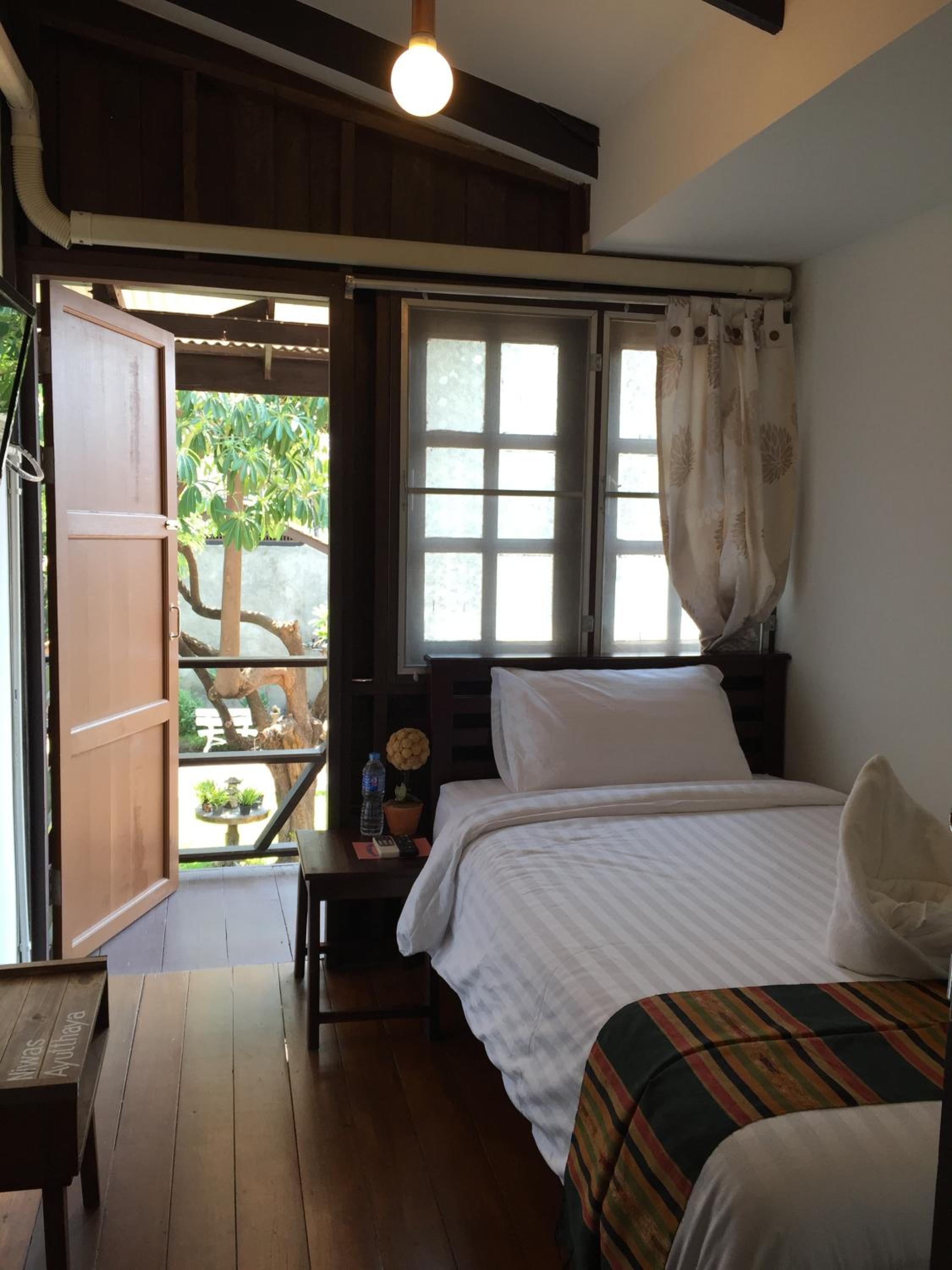 Standard Single Room with Balcony and bathroom outside bedding unit photo 1