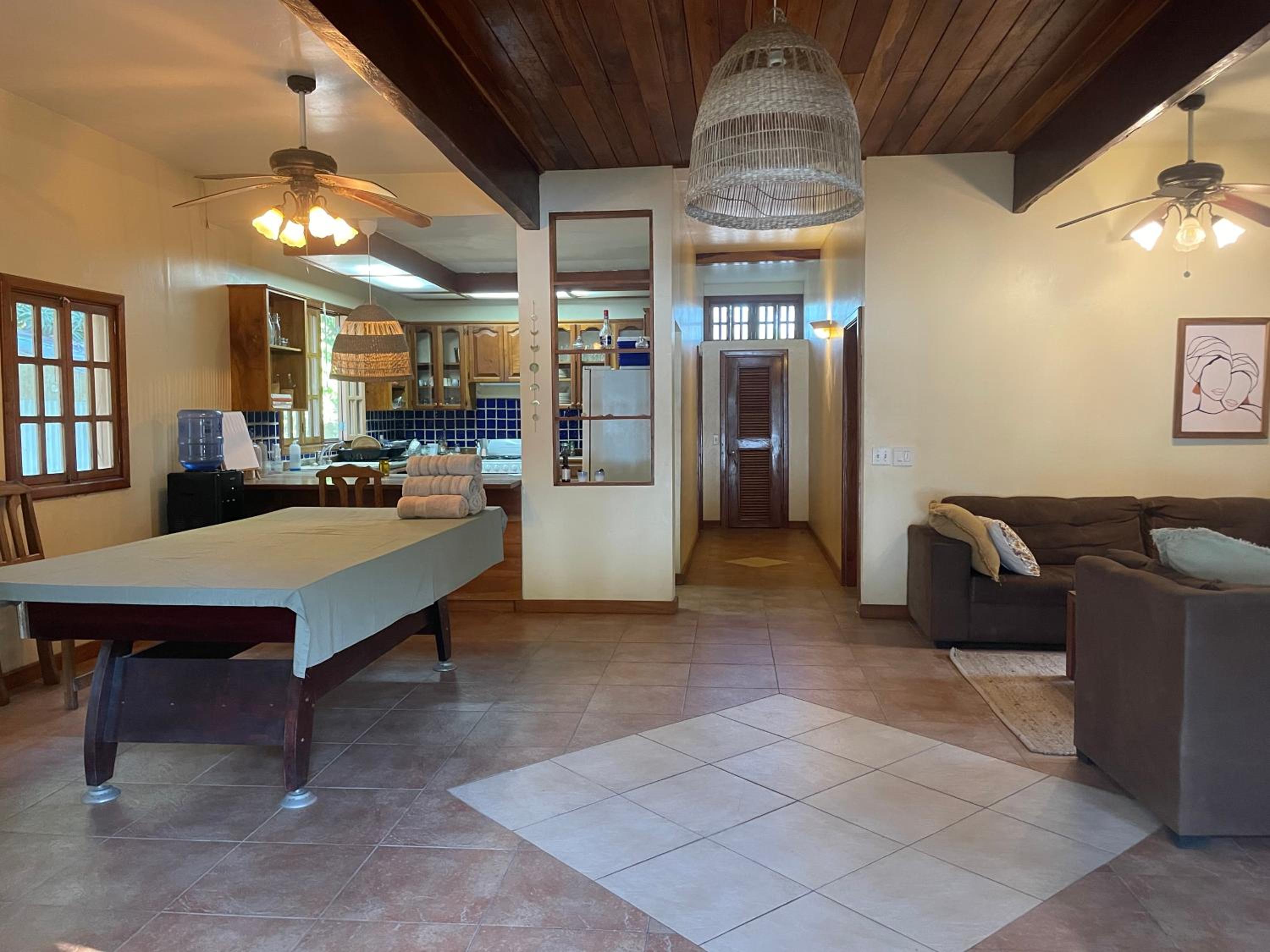 Five-Bedroom House photo 1