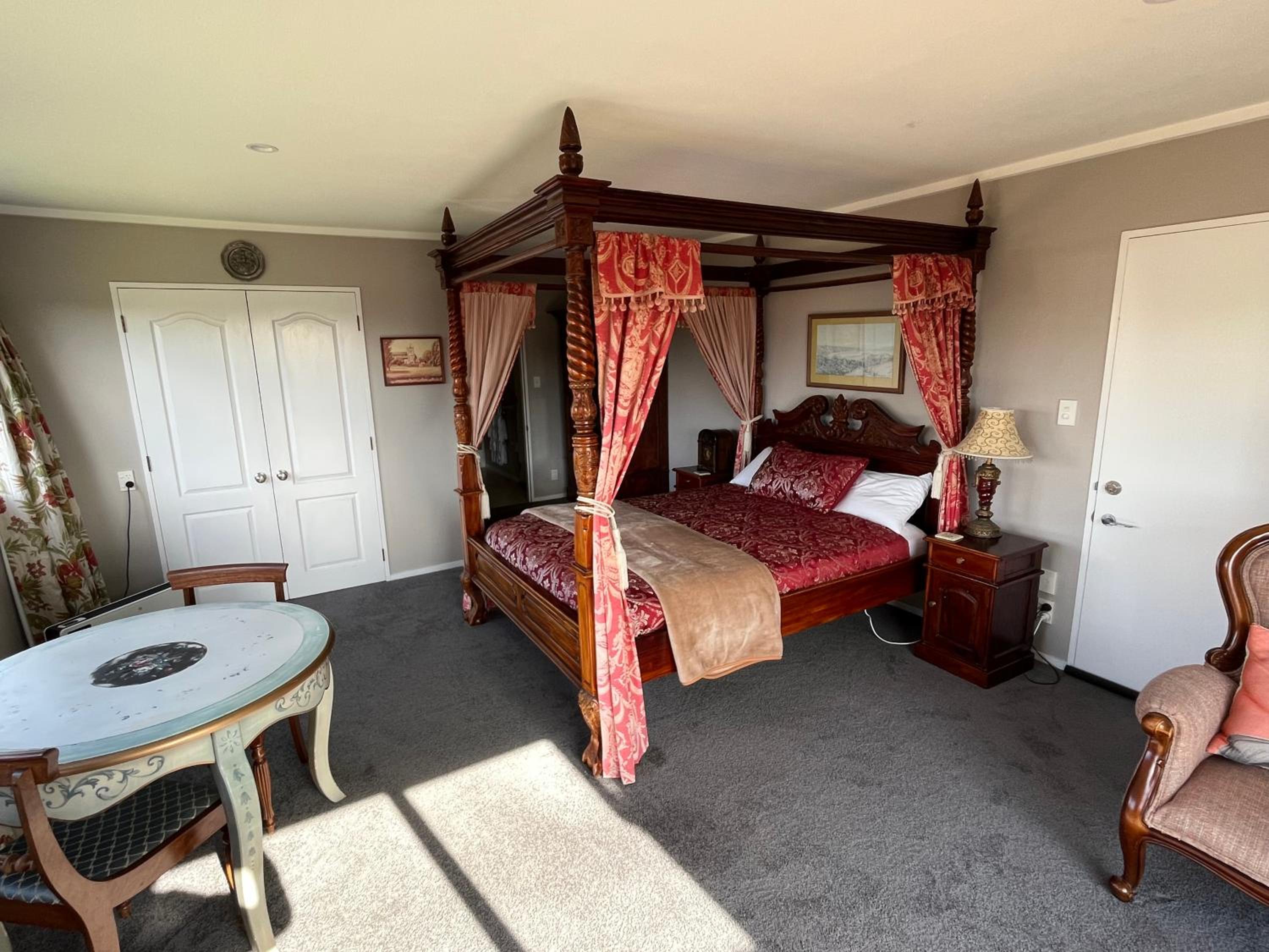 Queen Room (Windsor) - Photo 3