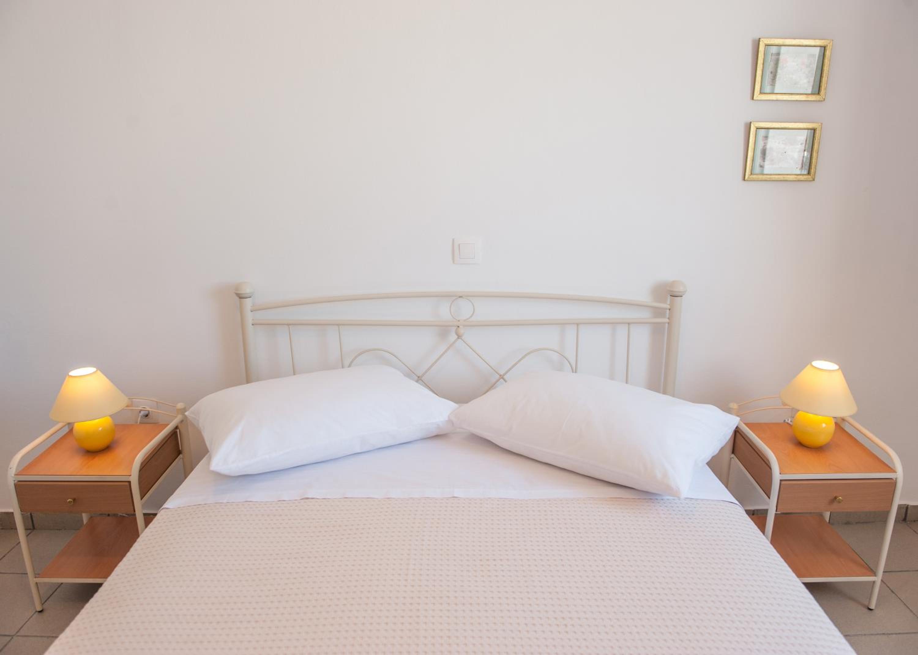 One-Bedroom Apartment - Photo 3