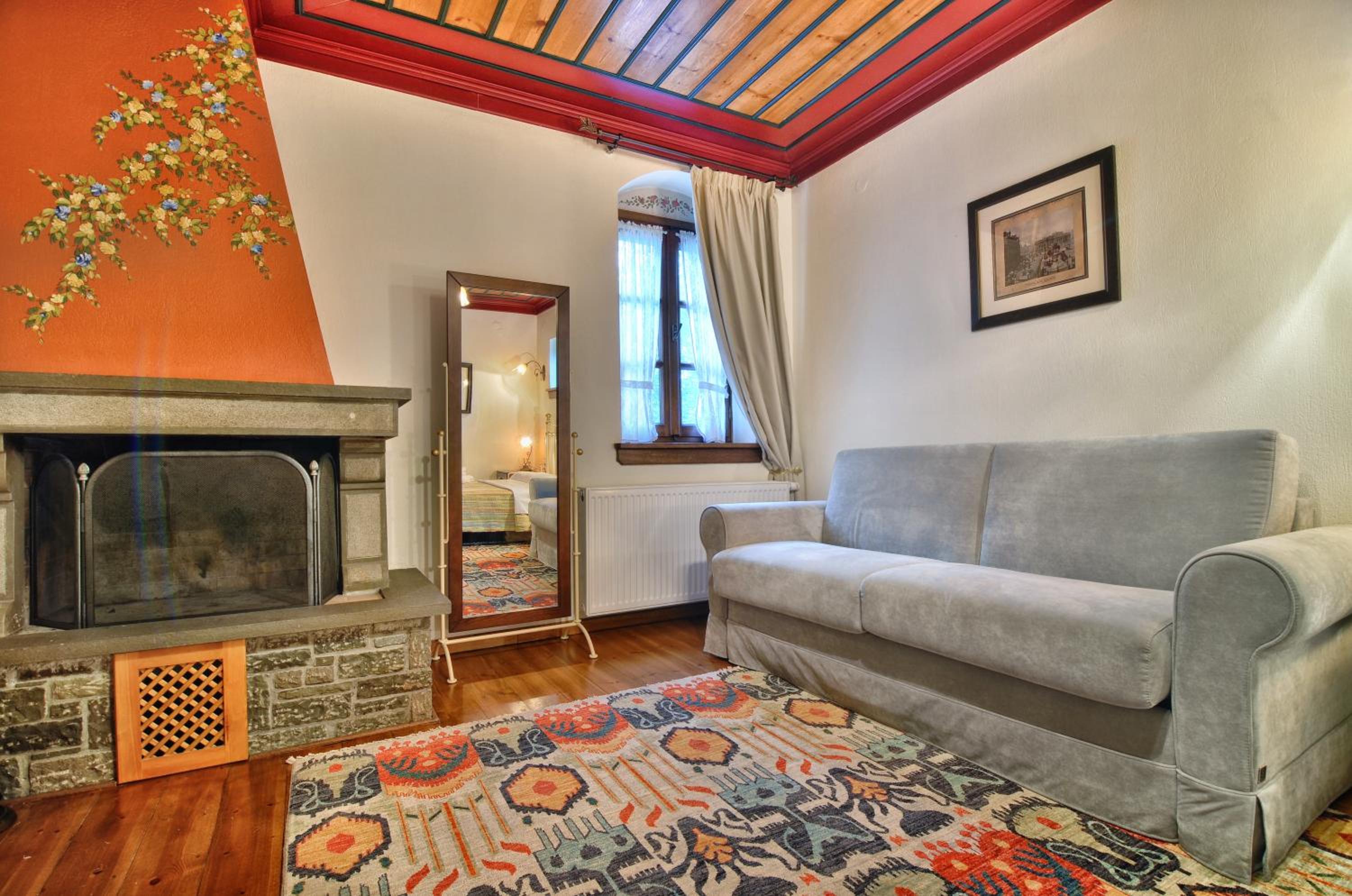 Deluxe Family Room with Fireplace (2 Adults + 2 Children) - Photo 11