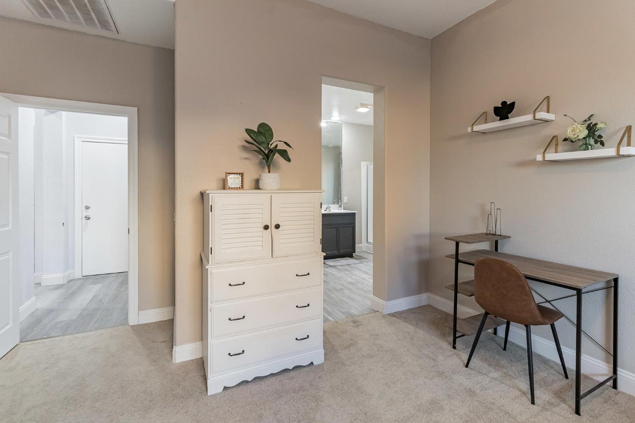 Four-Bedroom House photo 1