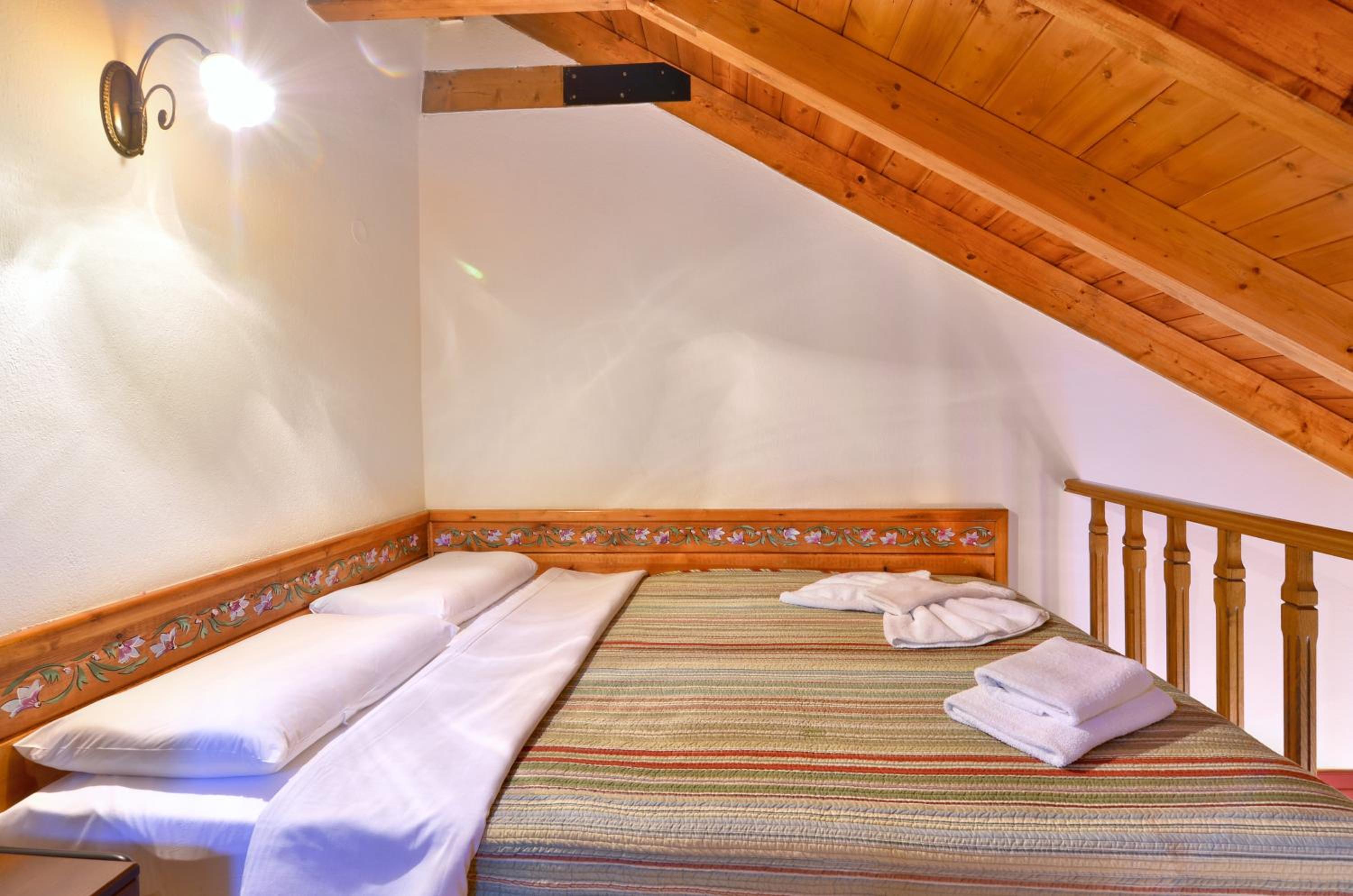 Junior Suite with Balcony - Photo 5