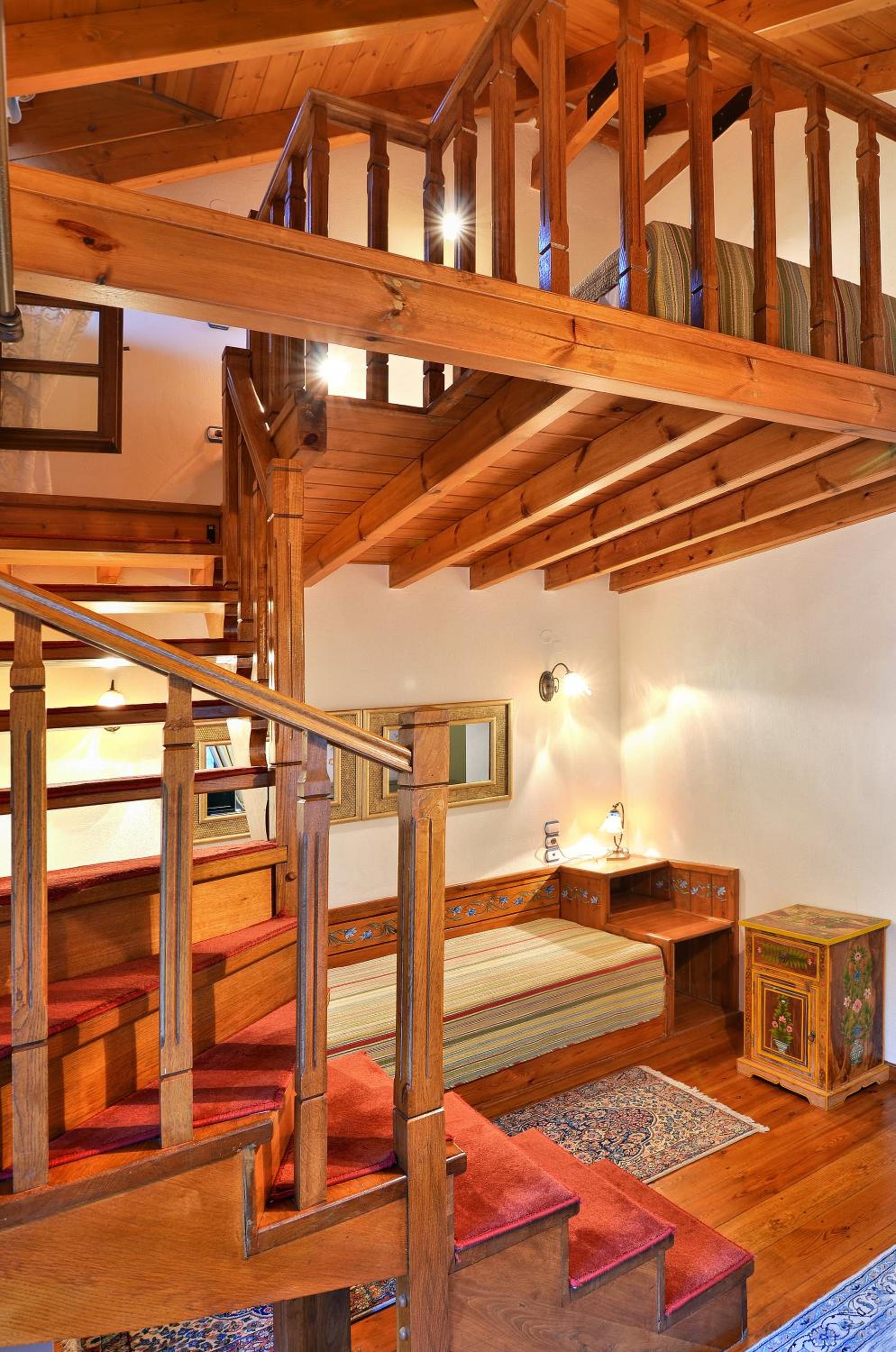 Junior Suite with Balcony - Photo 9