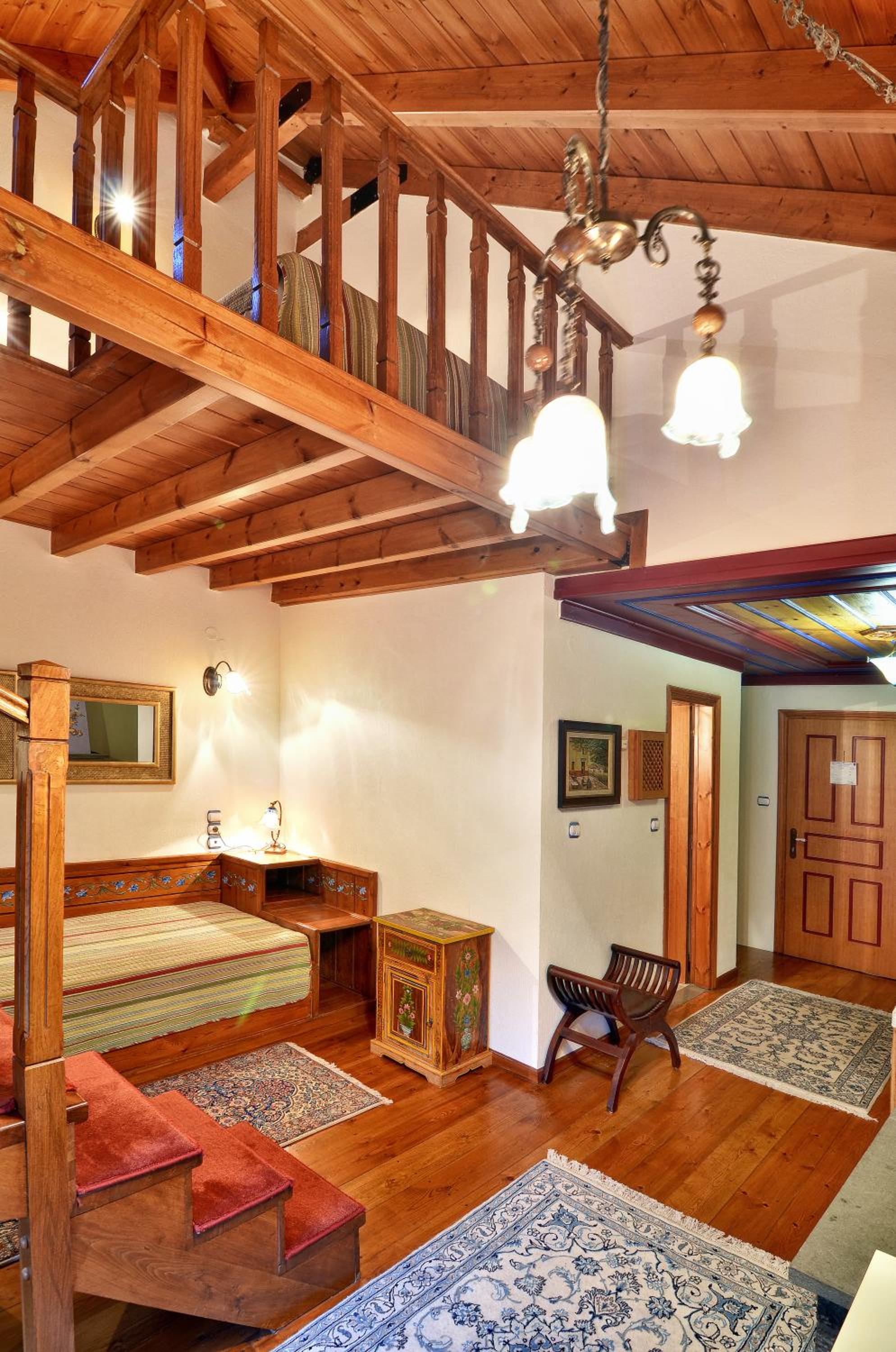 Junior Suite with Balcony - Photo 6