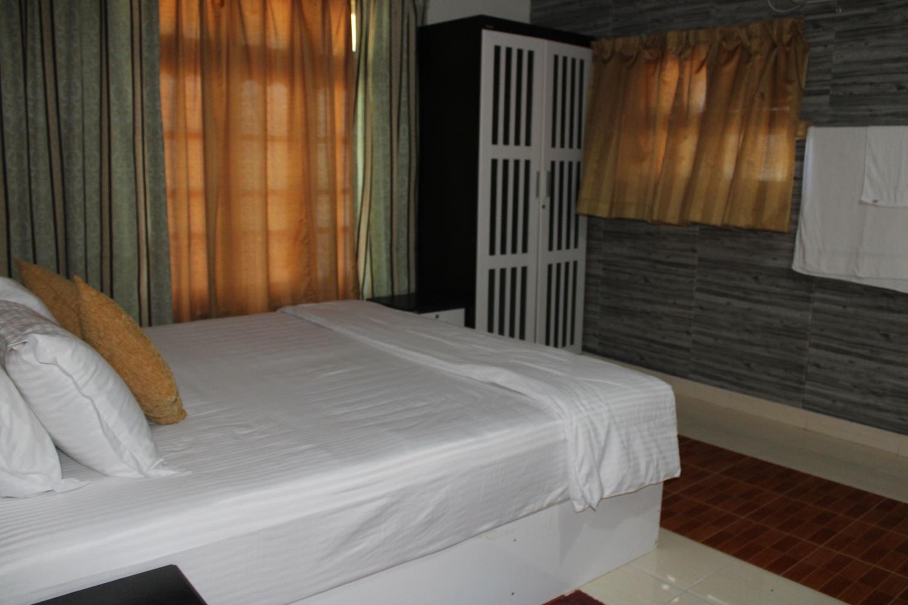 Double or Twin Room - Photo 5