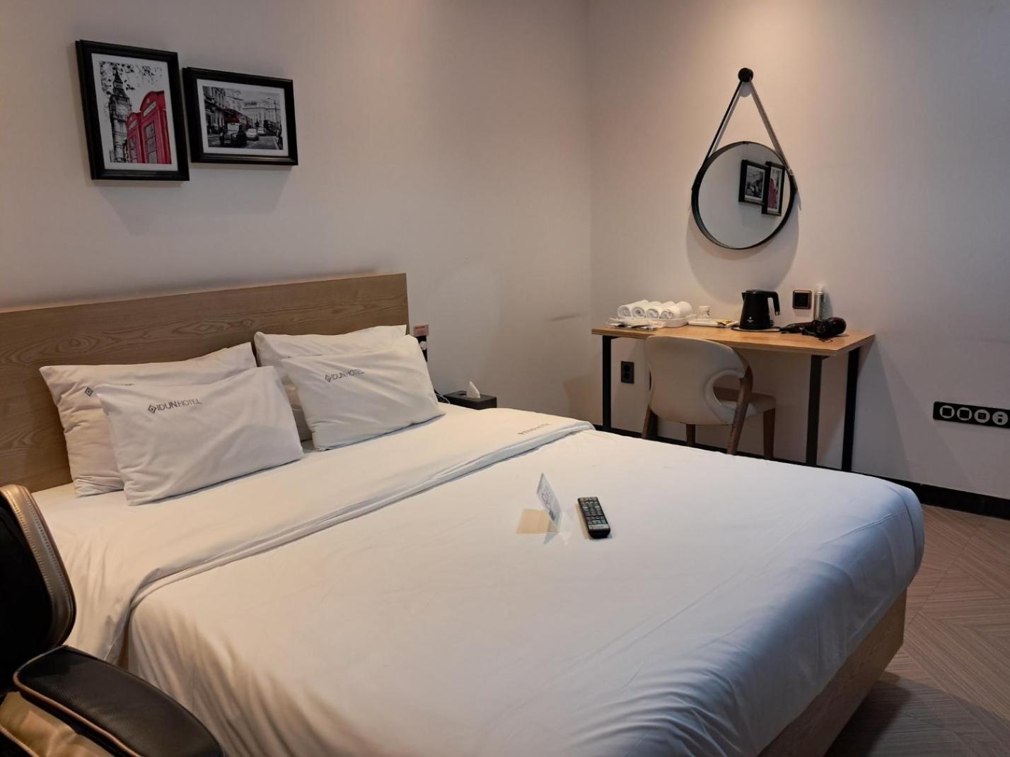 Deluxe Double Room - Photo 8