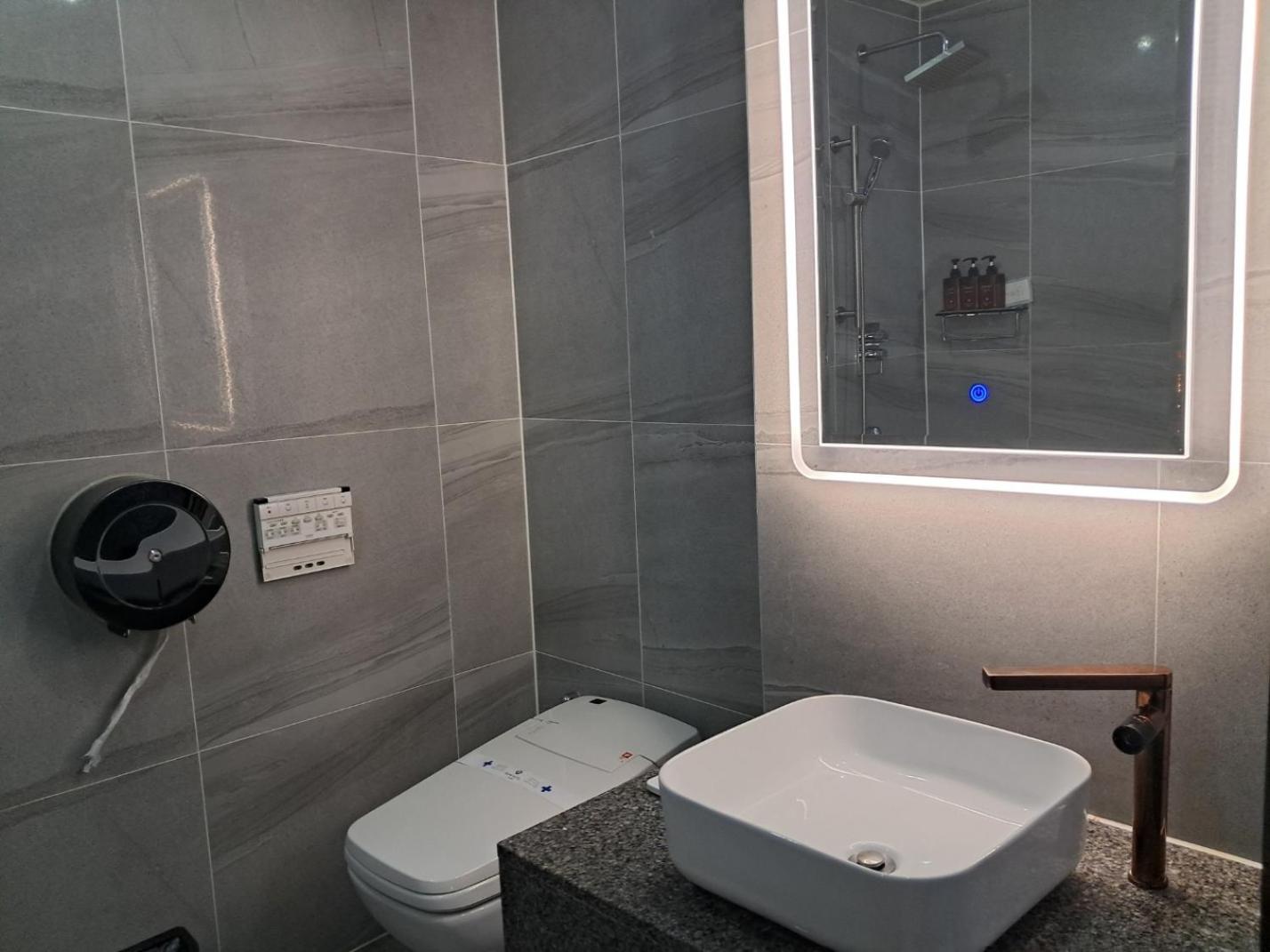 Premium Double Room - Photo 6