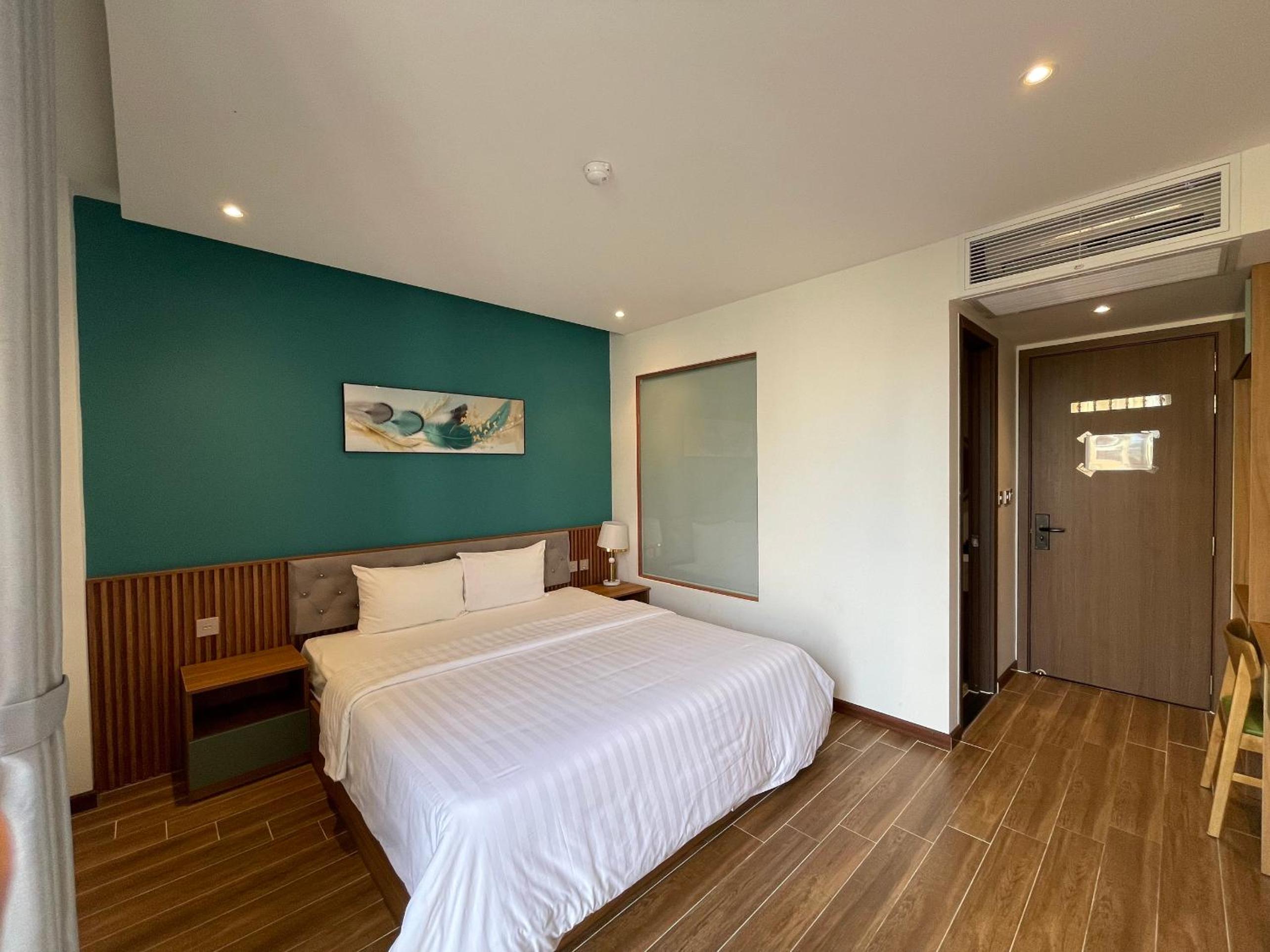 Superior Double Room City View with Balcony photo 2