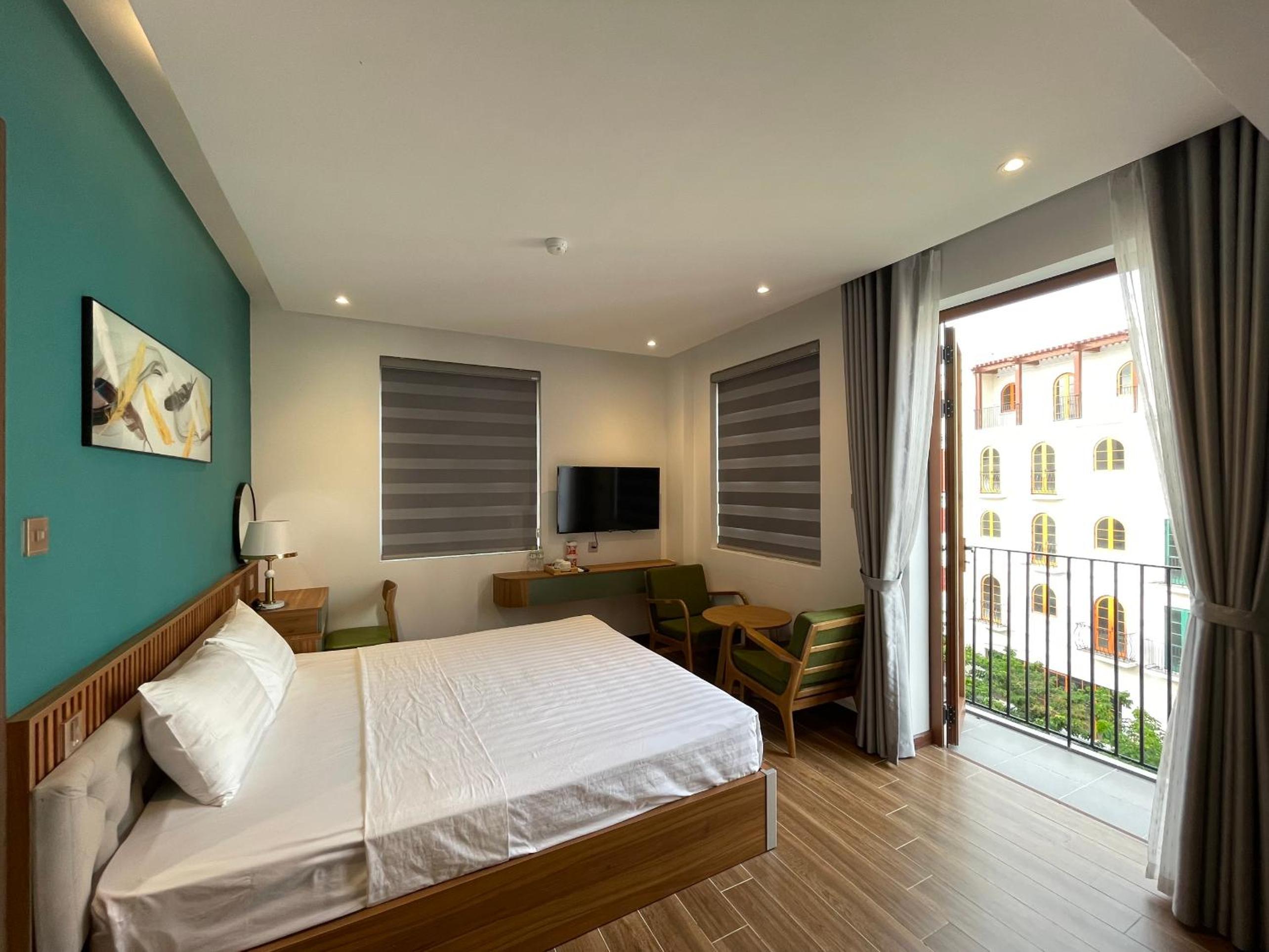 Superior Double Room City View with Balcony photo 3