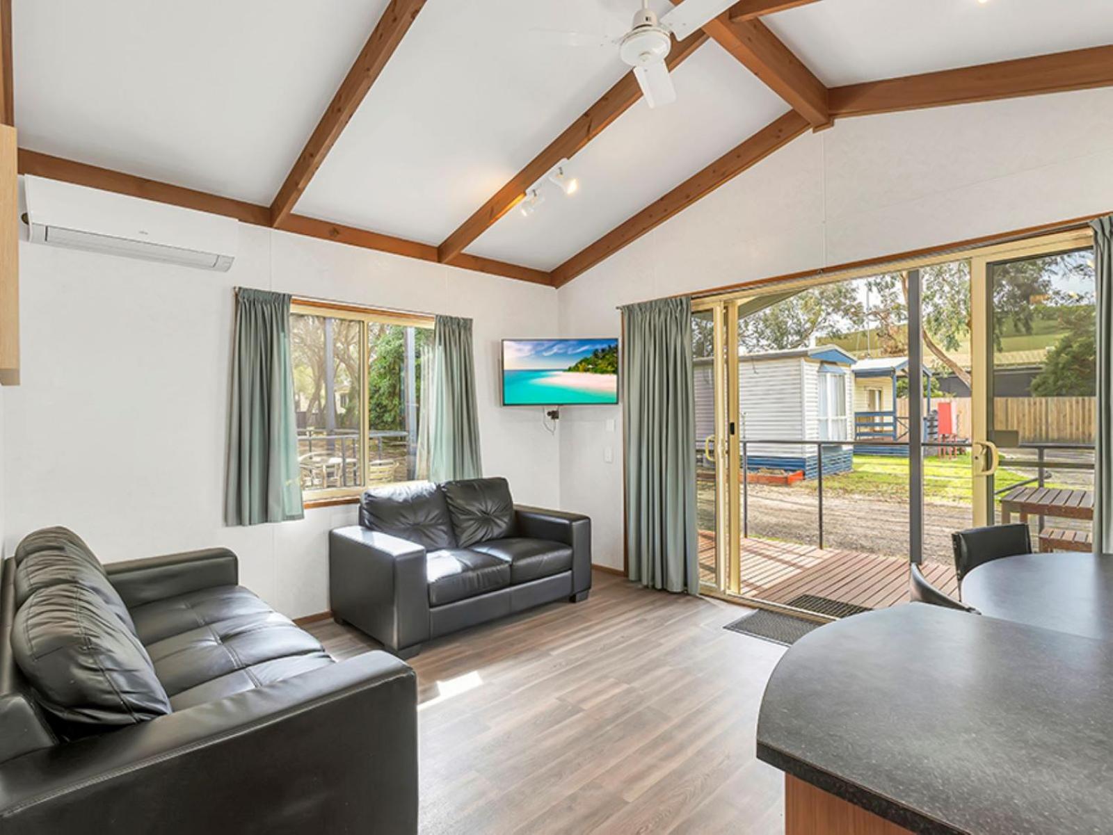 Three-Bedroom Villa - Photo 8
