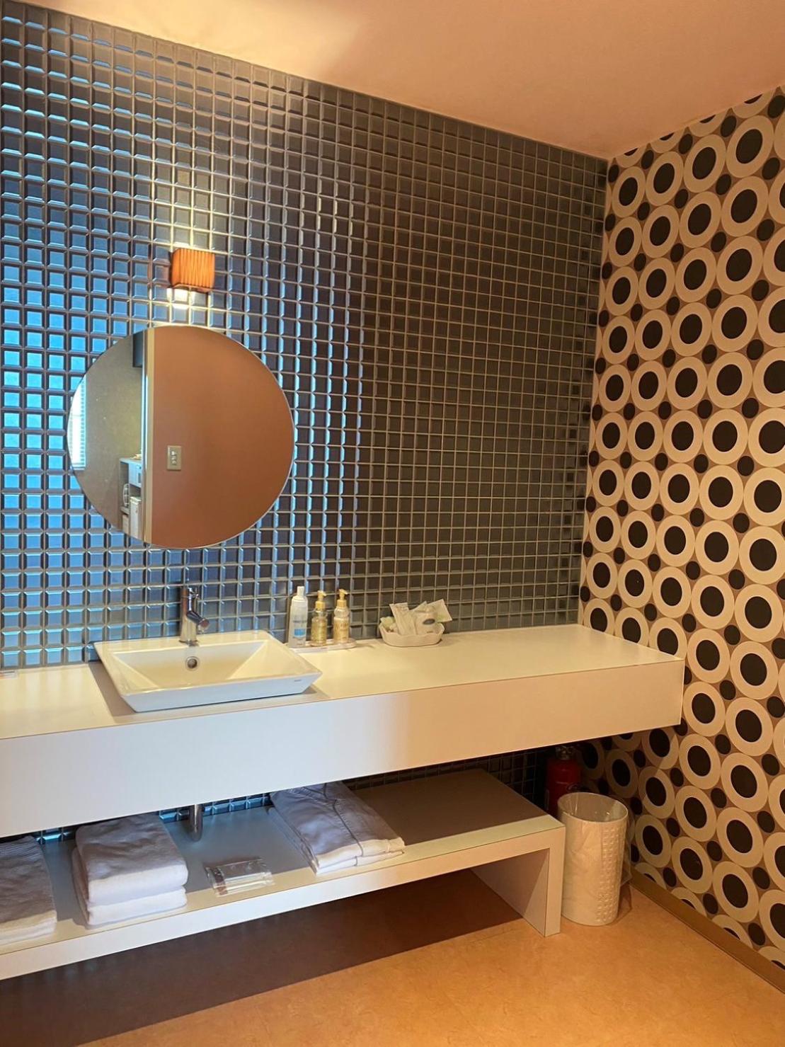 Deluxe Double Room with Bath - Photo 12