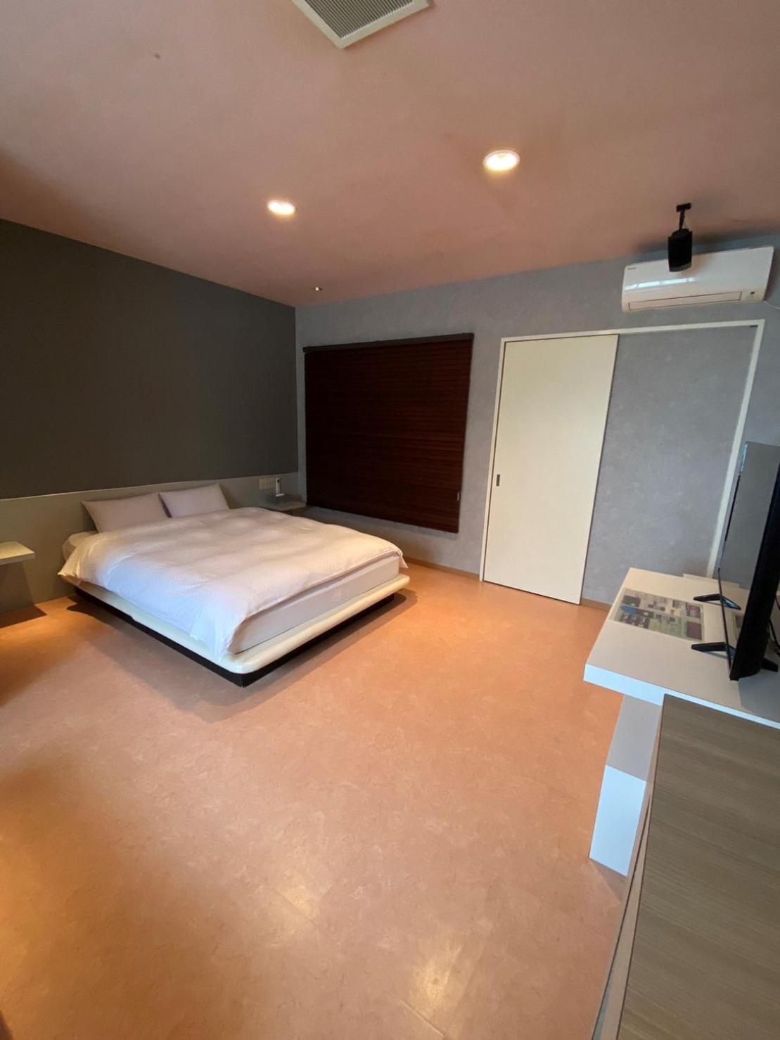 Deluxe Double Room with Bath - Photo 6