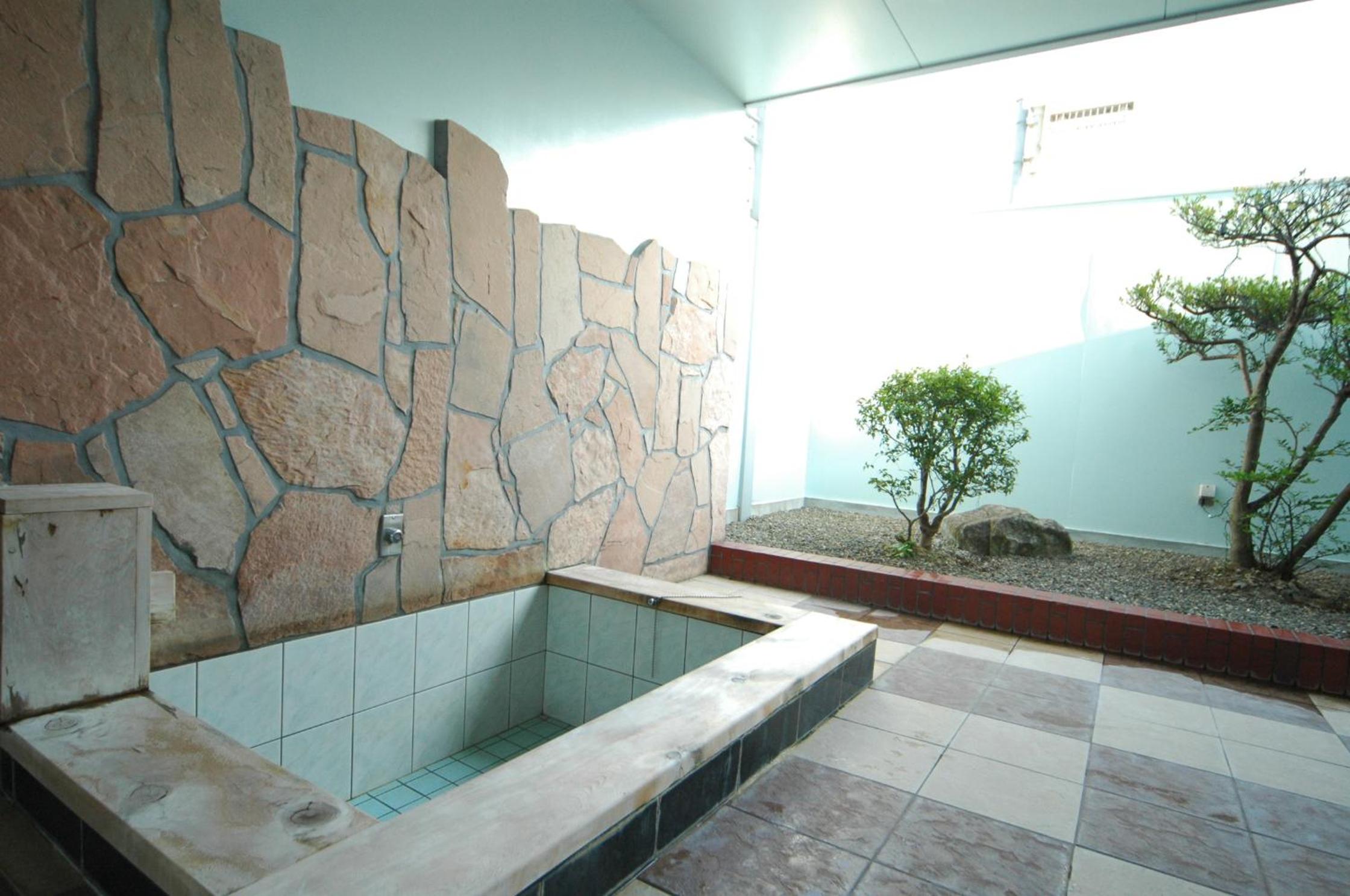 Double Room with Spa Bath - Photo 2