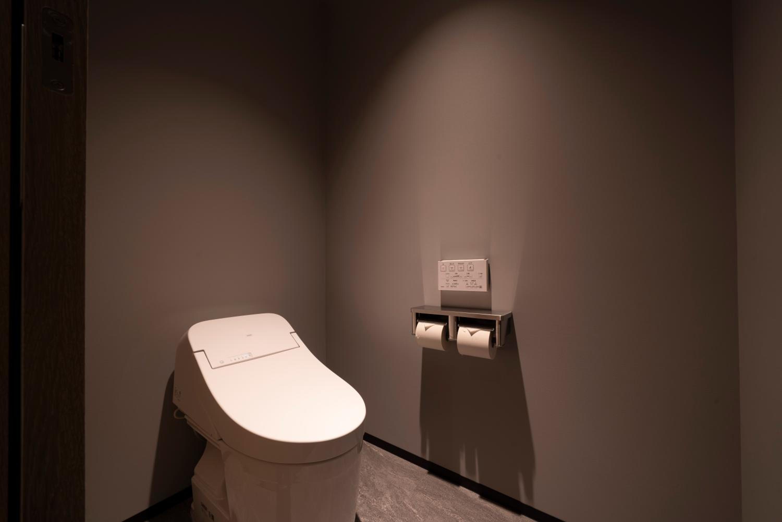 Deluxe King Room - Non Smoking - Photo 6