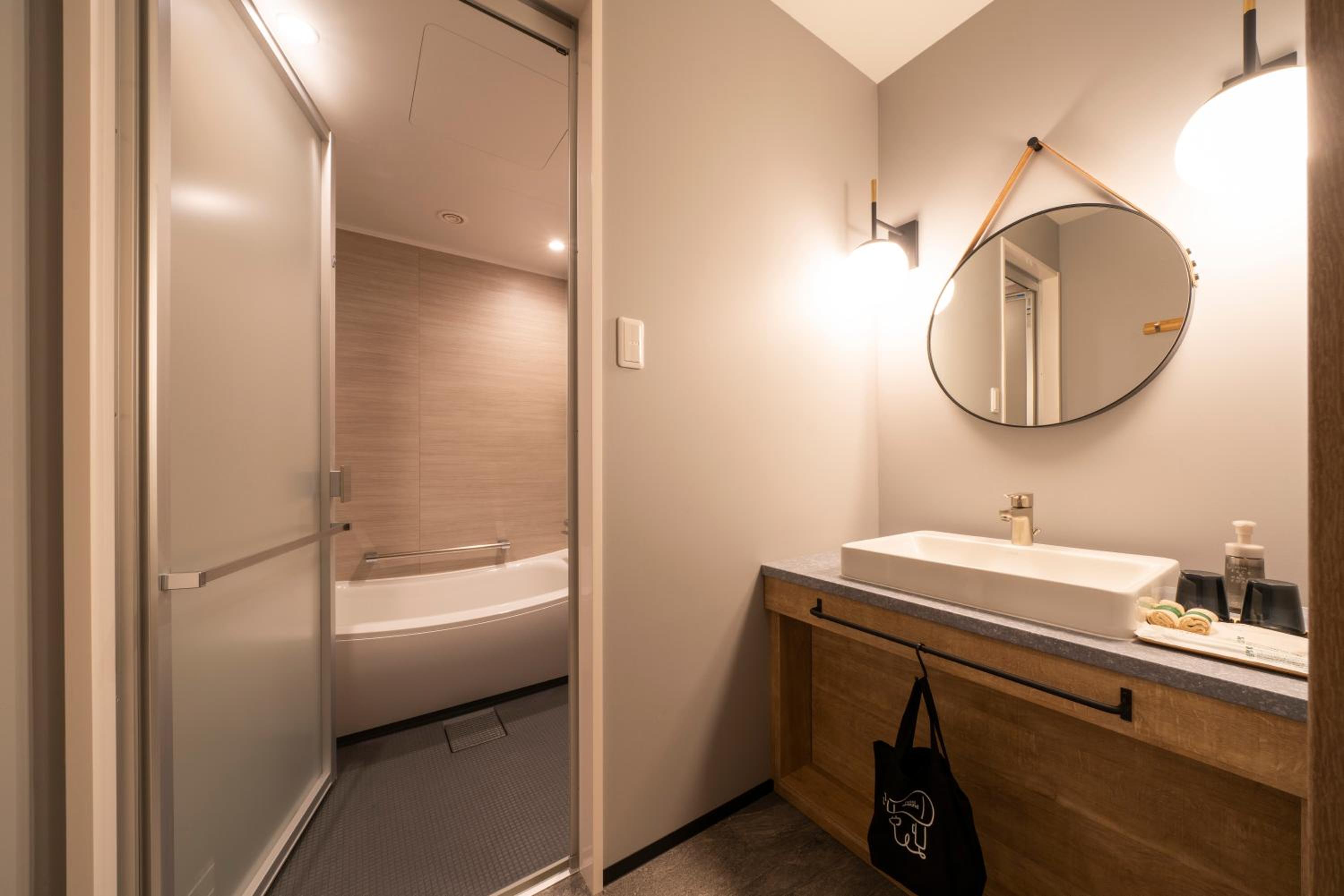 Deluxe King Room - Non Smoking - Photo 4
