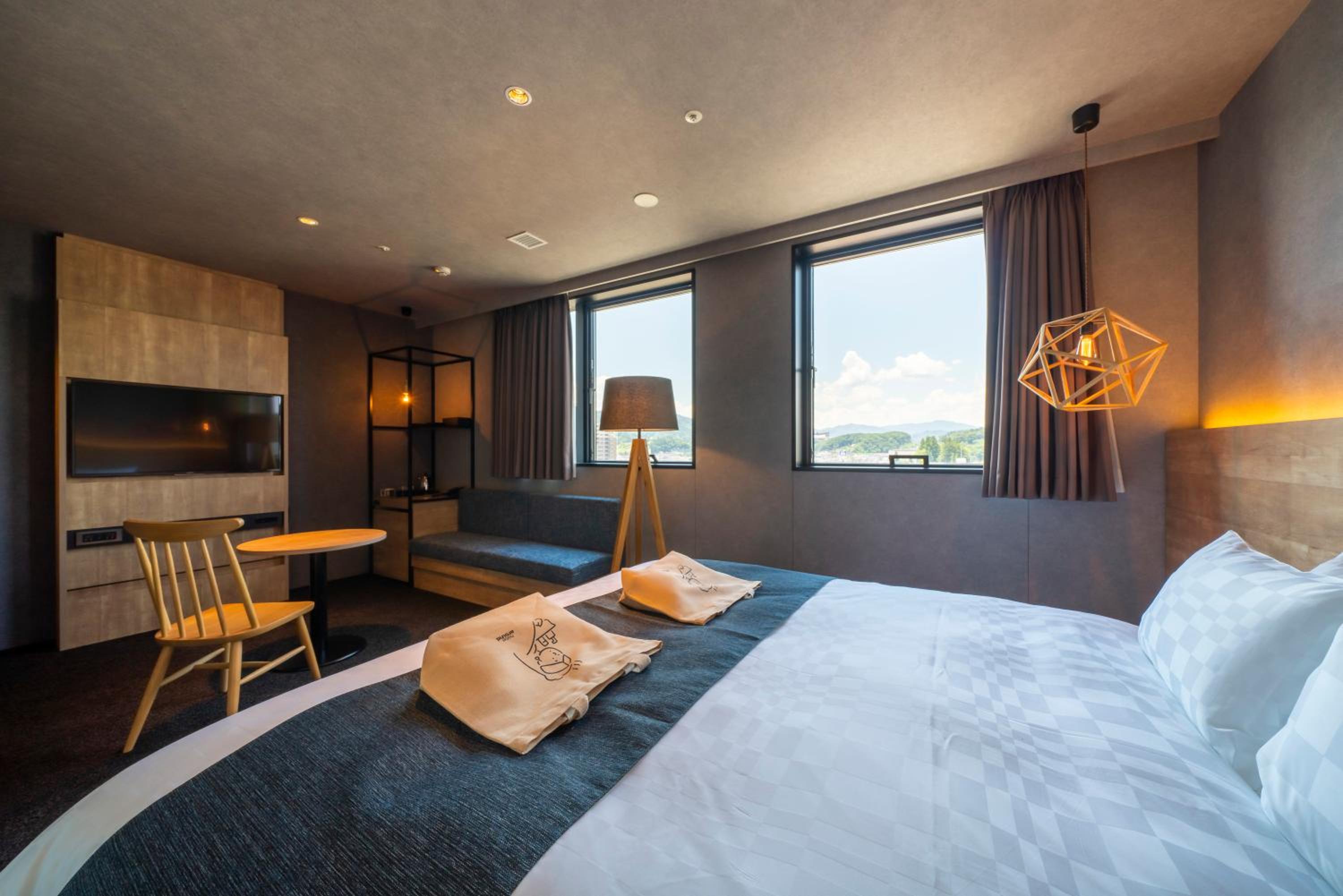 Deluxe King Room - Non Smoking - Photo 2
