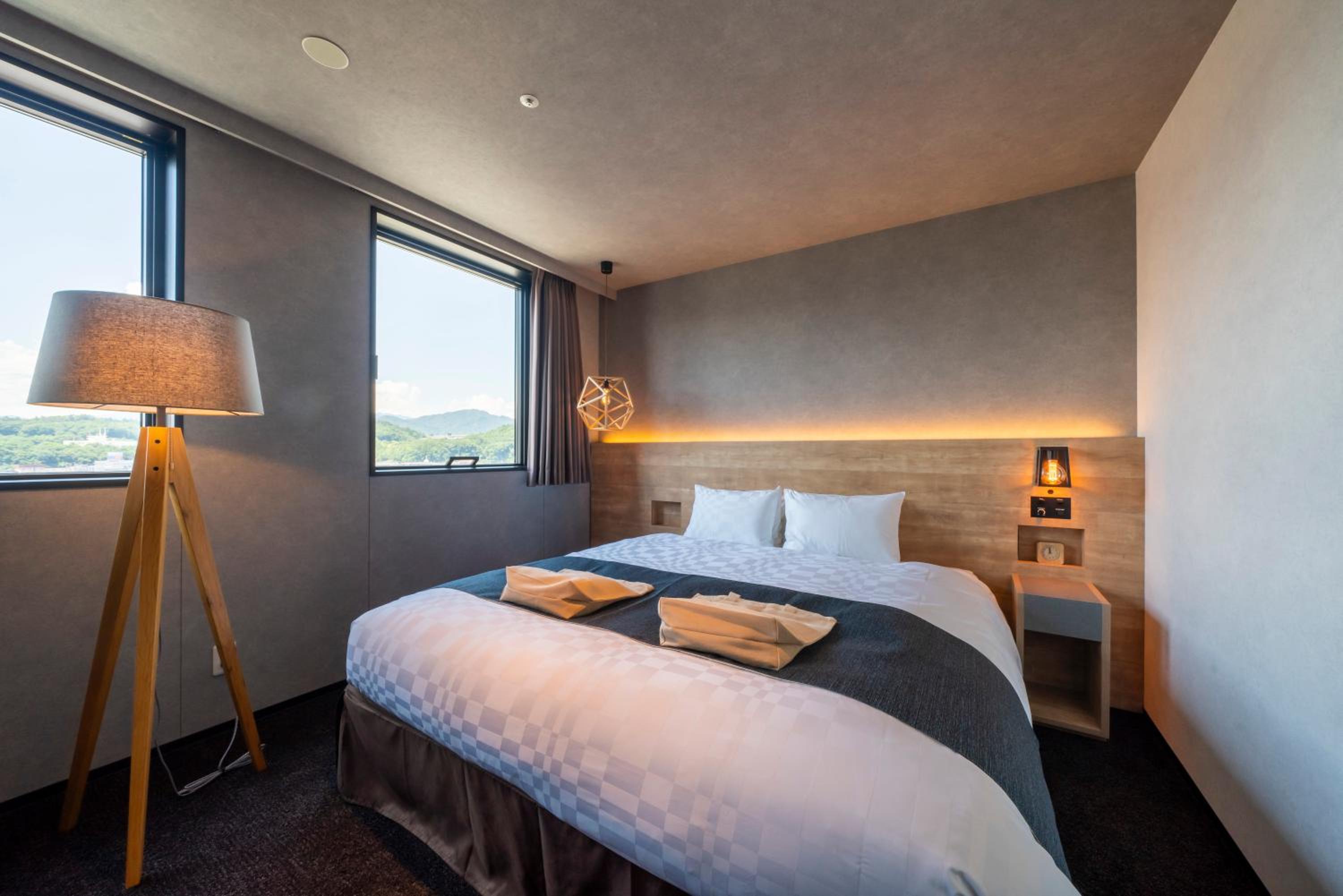 Deluxe King Room - Non Smoking - Photo 1