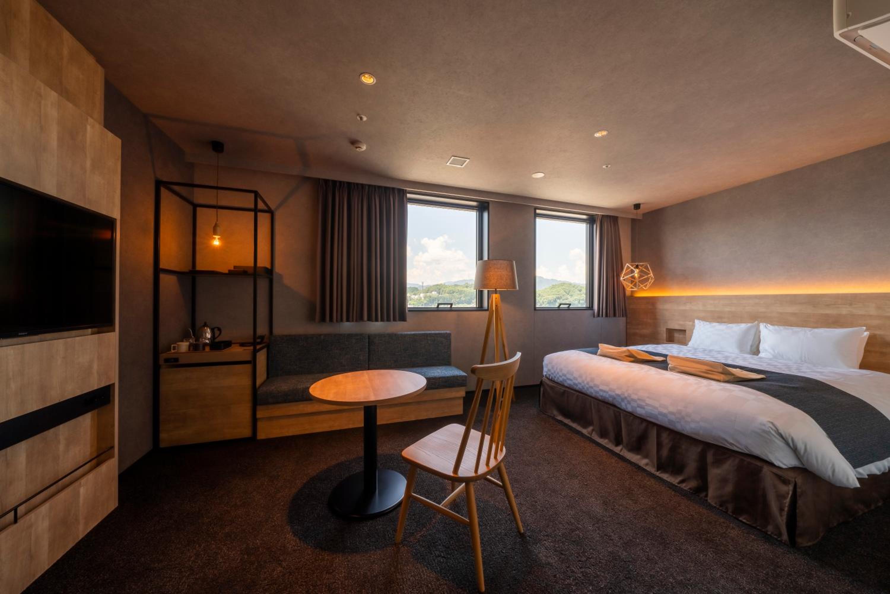 Deluxe King Room - Non Smoking - Photo 3